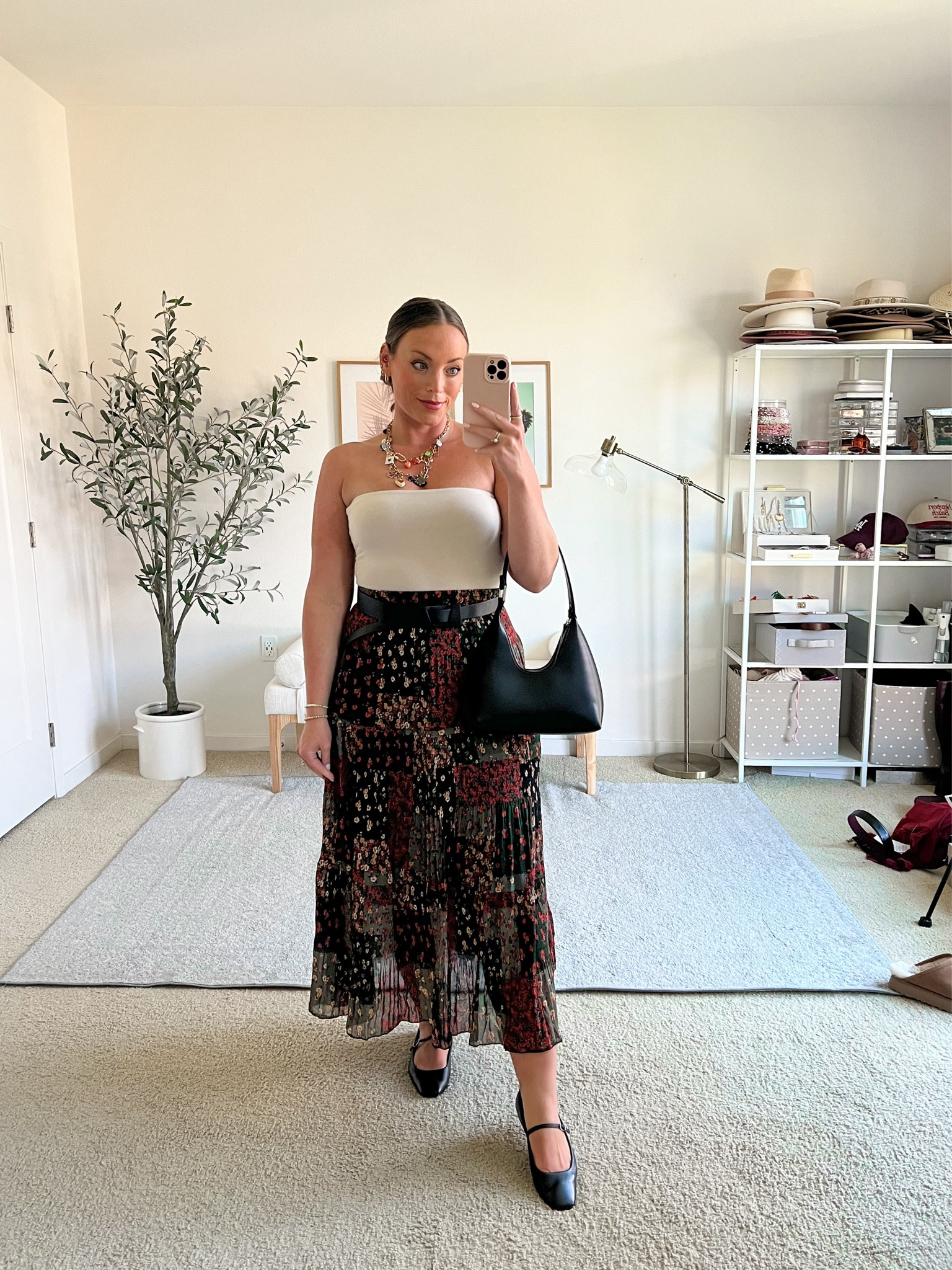 Love styling an Amazon maxi skirt for transitioning into Fall🍂🍁 Add a chunky cardigan or sweater and boots when it’s cooler!

Medium top and skirt,
Mary Janes, size up half size!

#LTKFindsUnder100 #LTKMidsize #LTKSeasonal