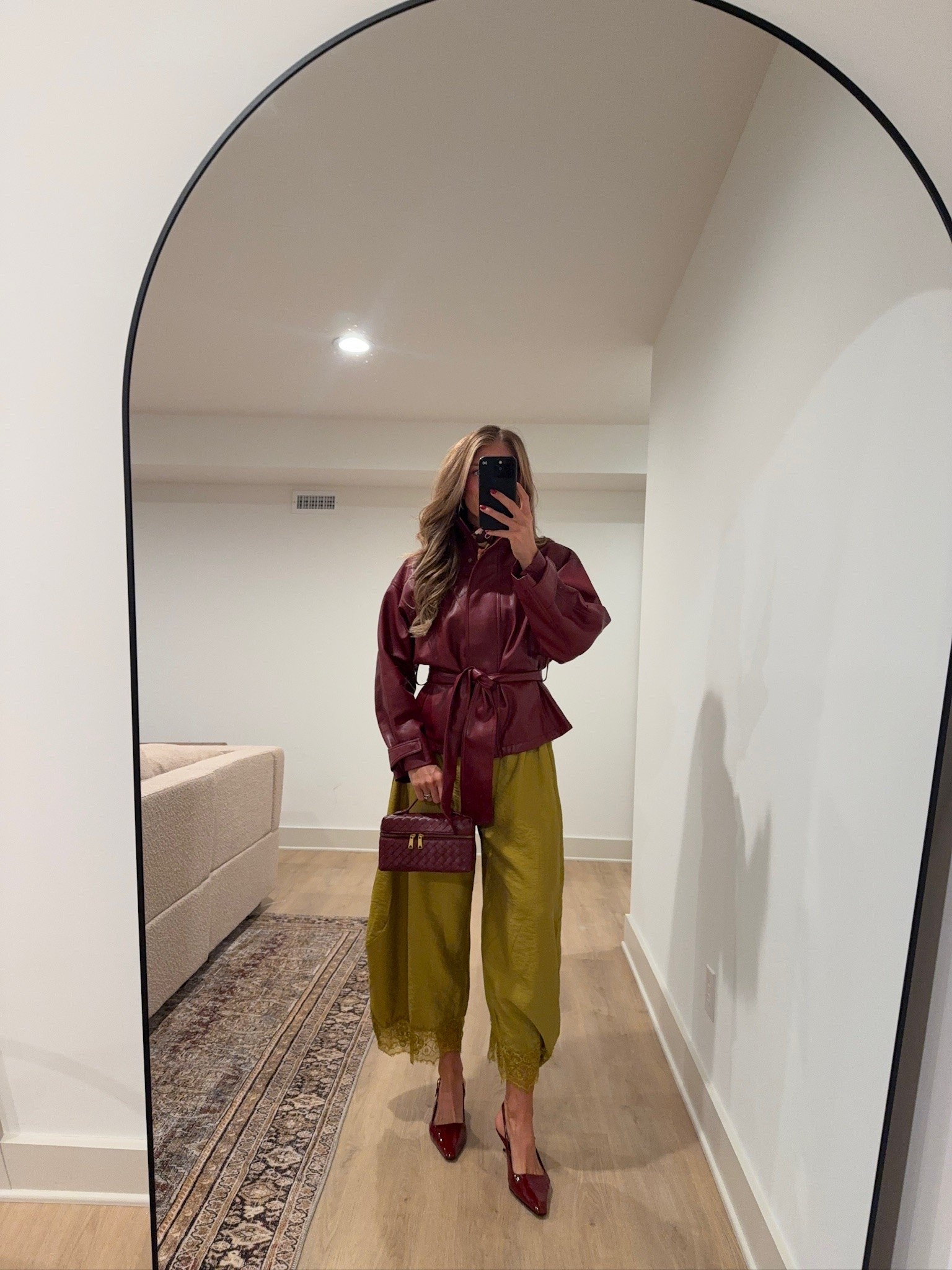 This red and chartreuse combo is so good! 

Wearing a size small long in these @Anthropologie pants. I recommend sizing down for a true to size fit.