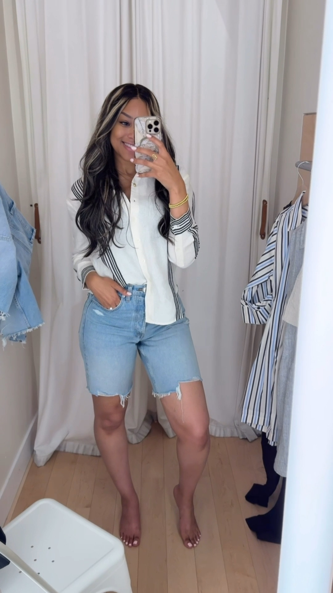Who said the perfect length jean shorts don’t exist?? 😍 in love with this Madewell Essex Long Baggy Short (size 27, size up for baggy fit) and Easy Shirt (XXS) Spring outfit 🤍

Madewell jean denim shorts linen shirt spring outfit summer outfit white blue lightweight button up

#LTKootd