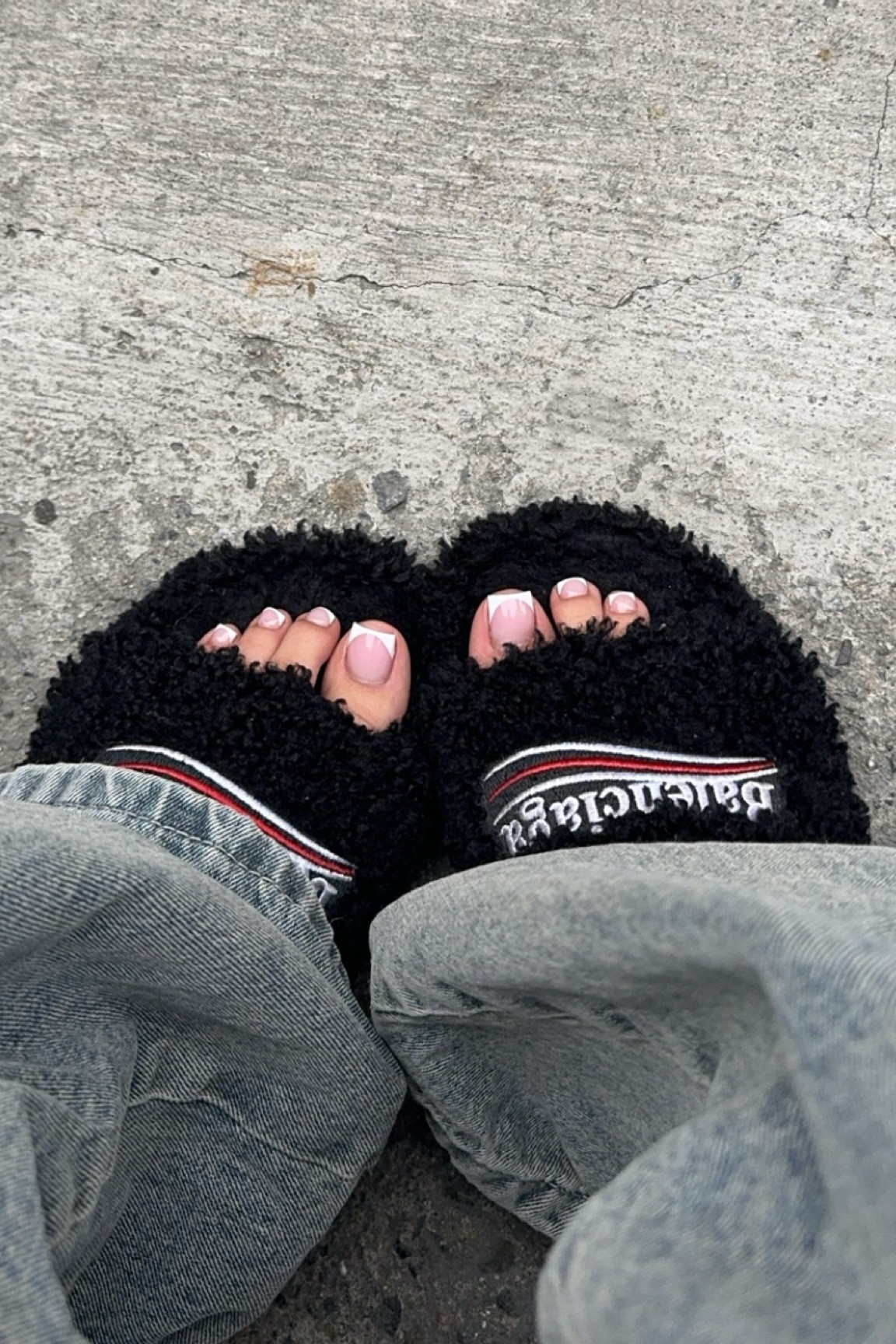 balenciaga fuzzy slides🖤