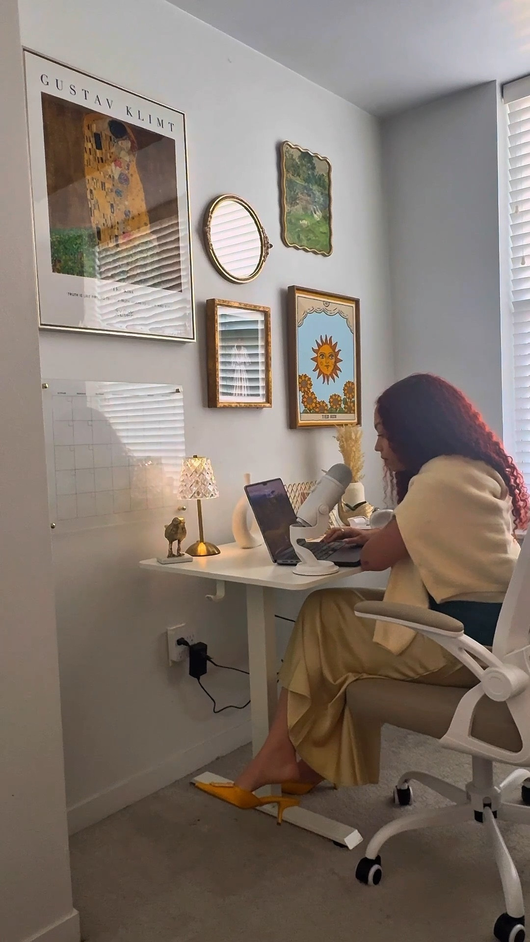 POV: You finally upgrade your setup and everything shifts ☺️

Your space is a big contributed to your productivity and mental health. Invest into a space that fuels you. 



#LTKdayinmylife #LTKstorytime #LTKWorkwear