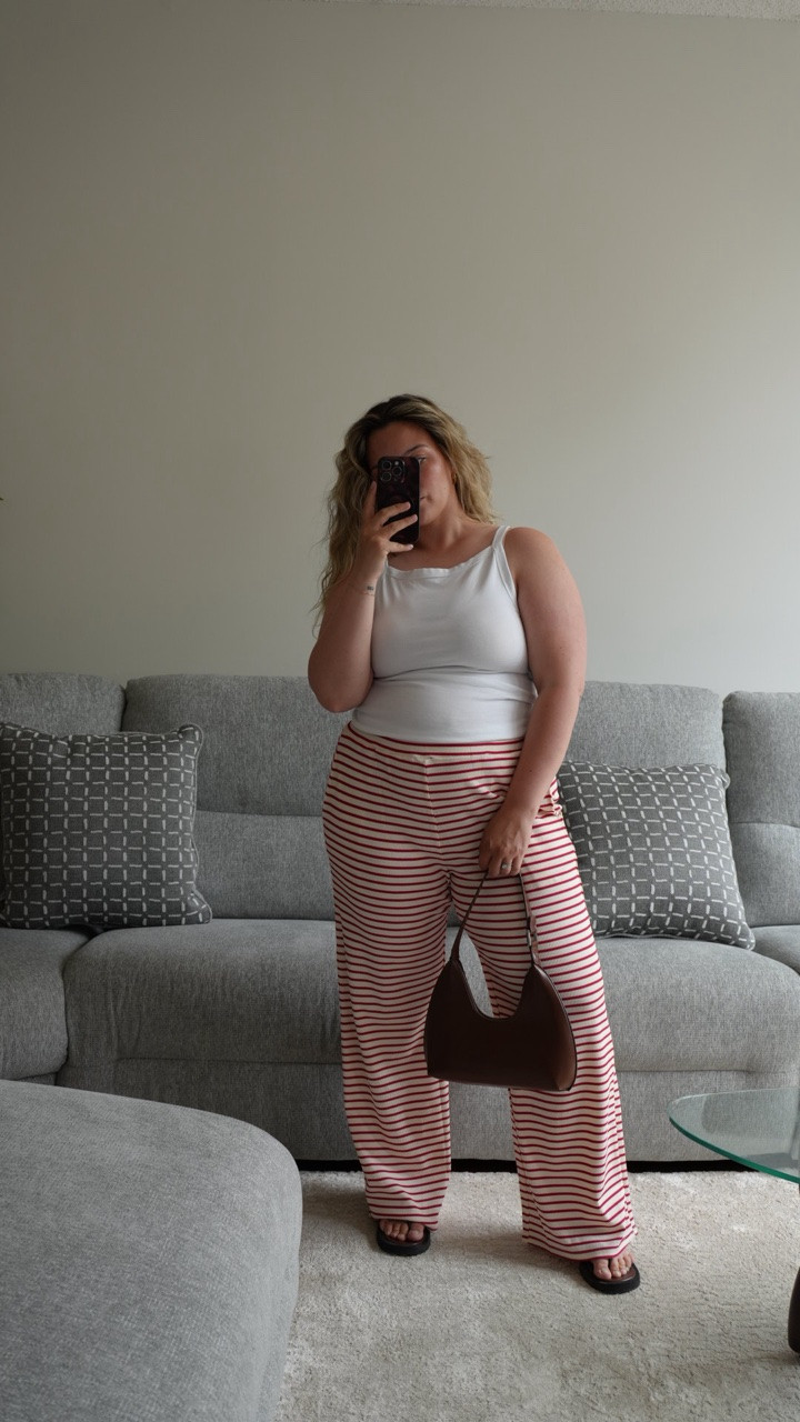 Your next summer outfit? I think so 🤏🏻

Follow for more curvy girl outfit ideas 

#outfitideas #outfitinspo #summeroutfits #curvytiktok #midsize