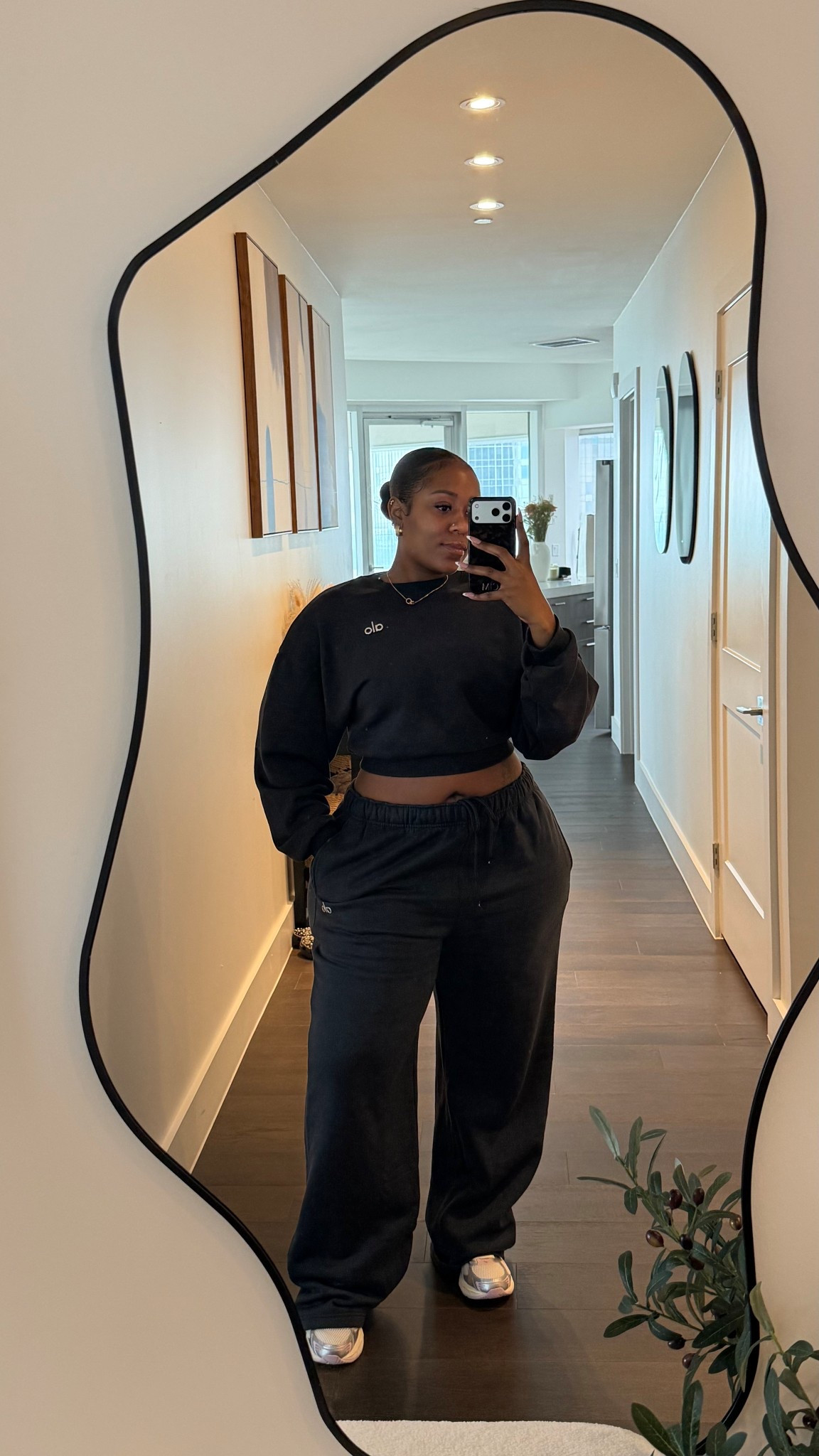 Who knew that alo had something for the curvy girls! Wearing a size XL bottom & medium top

#LTKMidsize #LTKPlusSize #LTKootd