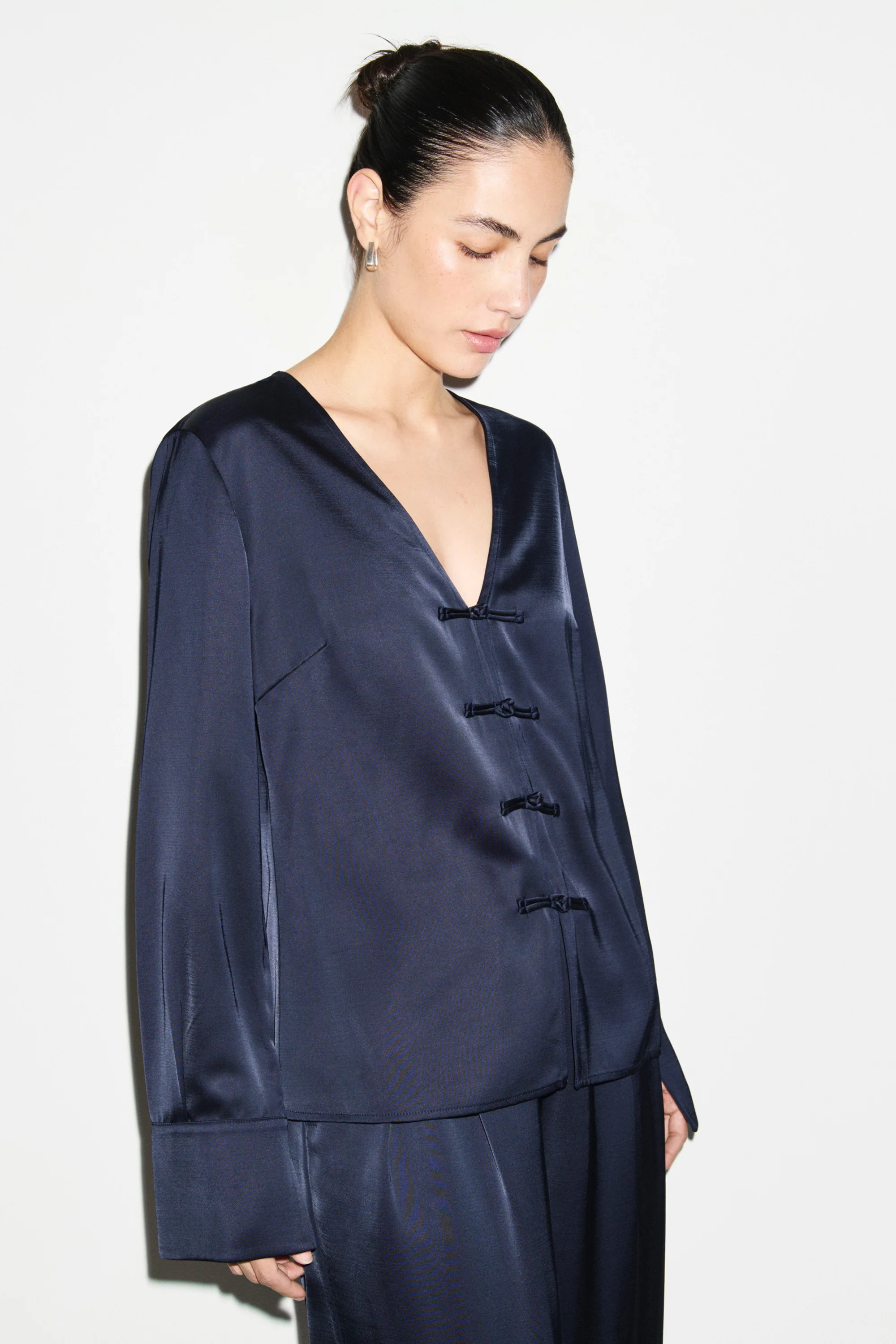 ALIGNE Knot Tie Shirt - Navy | Saffron | ALIGNE UK & EU