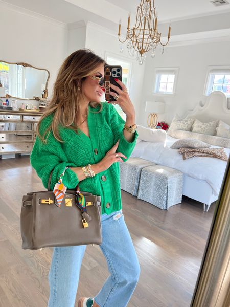 Wearing a size small in top and 25 in jeans!

Fall fashion, winter fashion, Anine bing, cardigan, best jeans, Hermes, Walmart fashion, Prada sunglasses, Emily
Ann Gemma 

#LTKstyletip