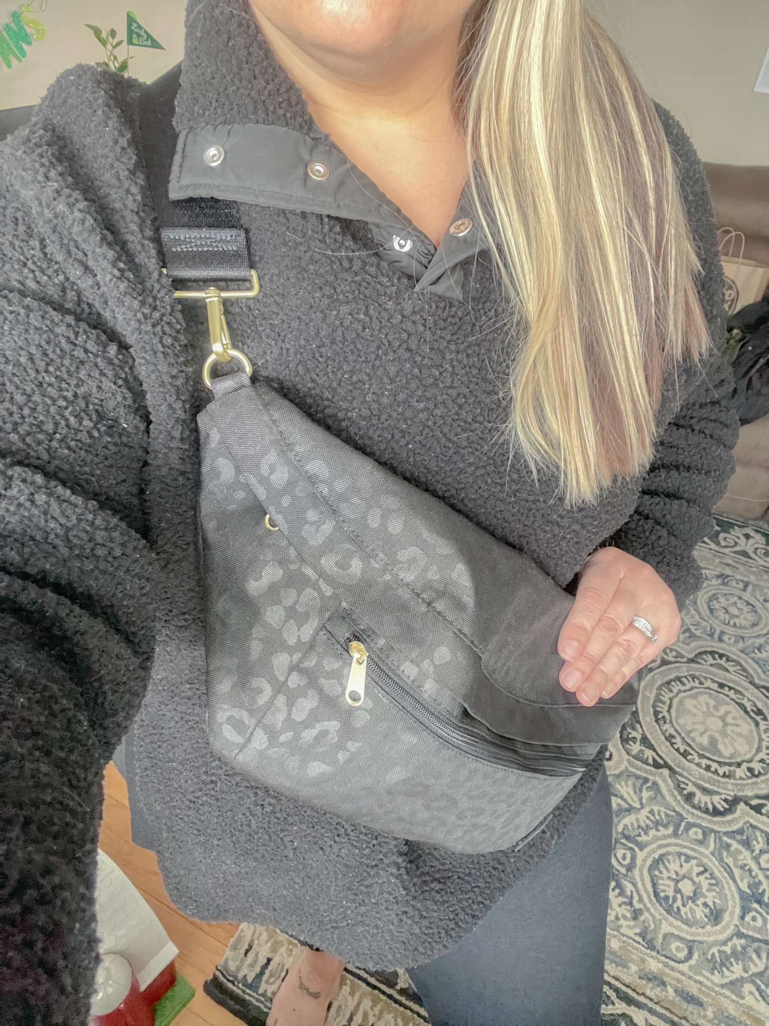 when an IG ad turns into me finding my dream fanny pack 🖤

#LTKitbag #LTKover40 #LTKplussize