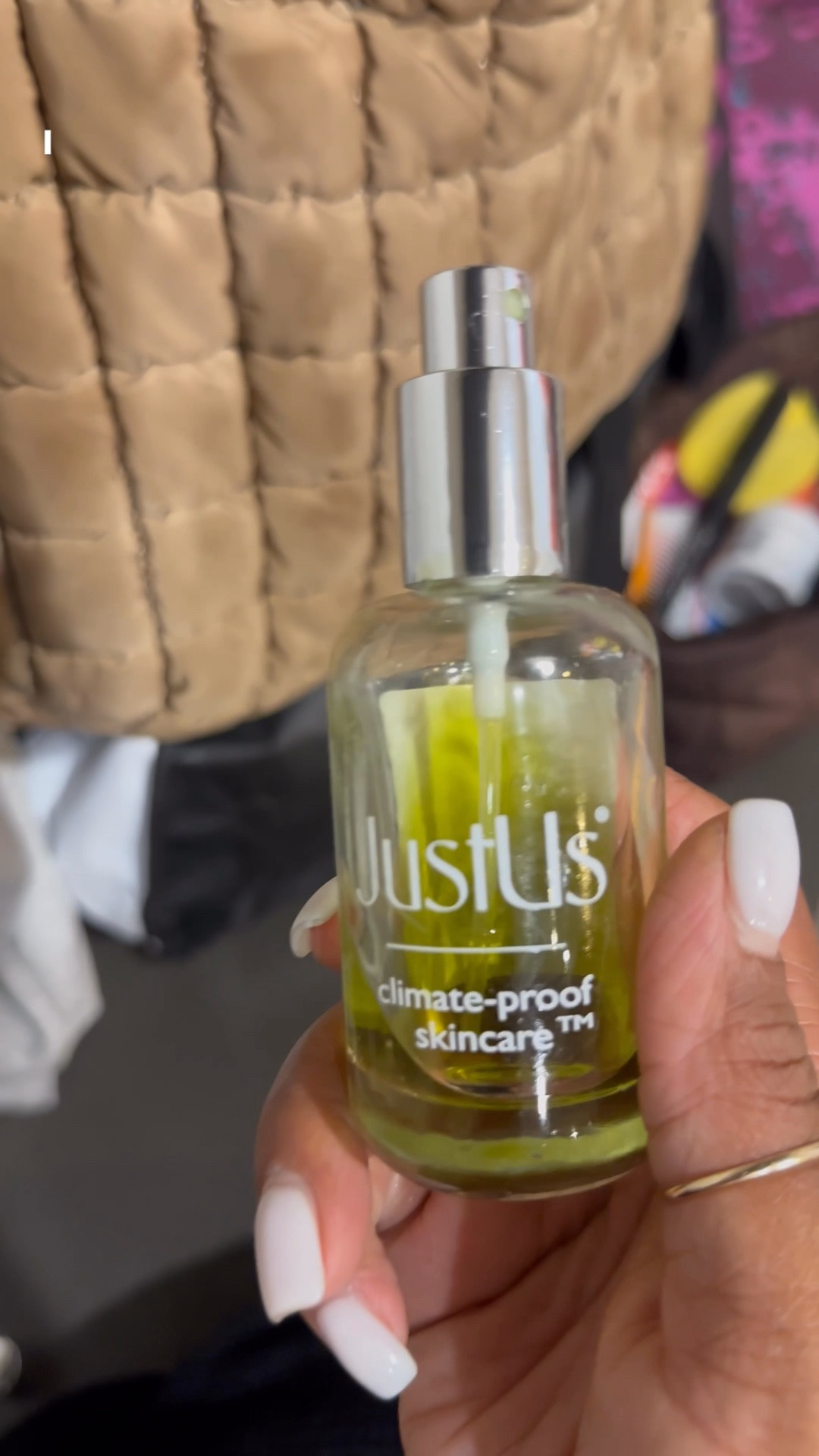 this #Justus climate-proof skincare body oil is a must have in your skincare routine! Leaves your skin very very hydrated after shower.

#skincareroutine #skinregimen #MidlifeMustHave #skincareessentials #xoJalonda

#LTKselfcare #LTKActive #LTKmorningroutine
