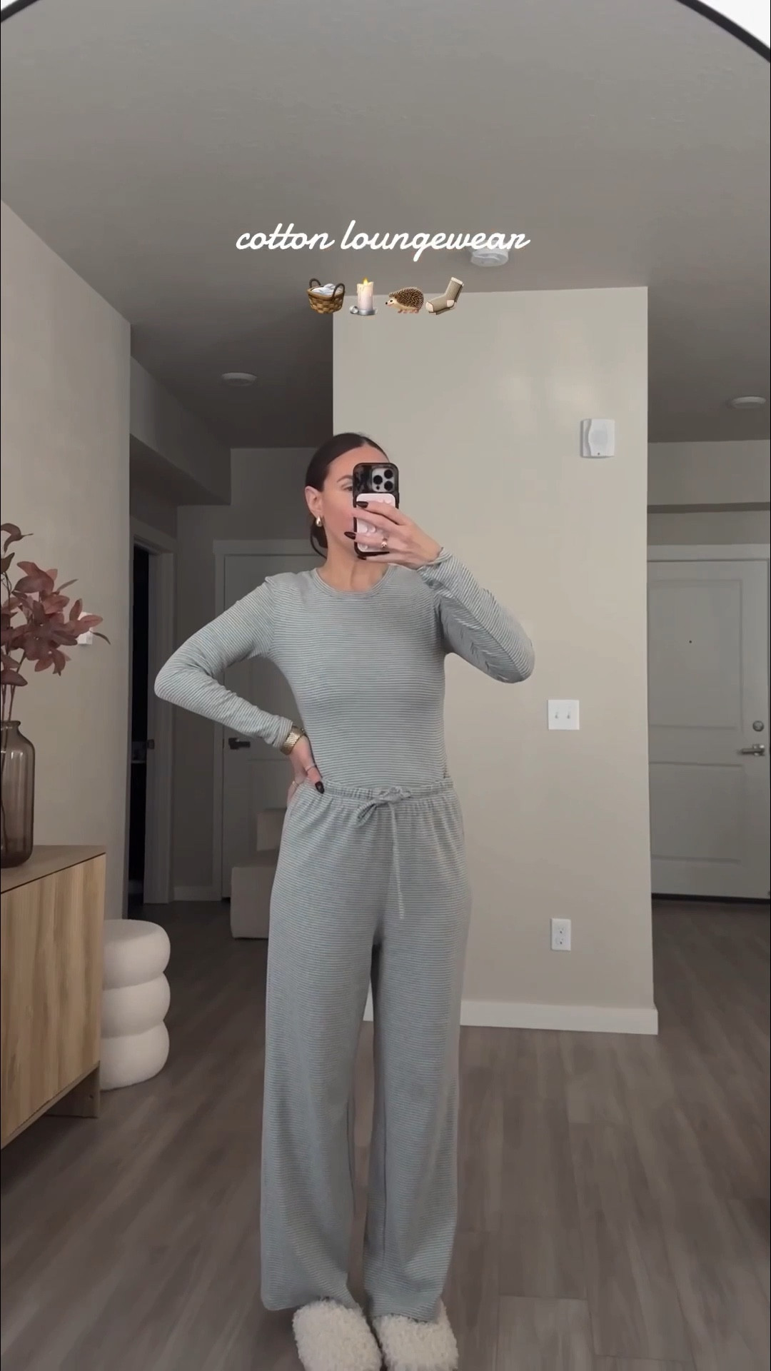 95%cotton.  soft. wide leg palazzo pants. fitte long sleeve shirt.  fremd soft and soooo cozy!!
#loungewear #chyrii