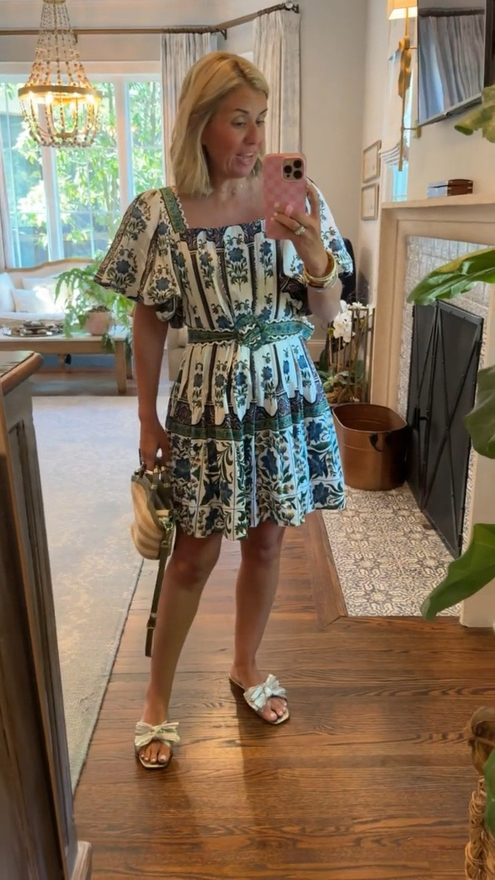 Farm Rio Summer Sale: new styles on sale up to 50% off + an EXTRA 20% off w/ code EXTRA20​


I’m a sucker for this print! The square neck, trim & silhouette are so good. This is a such a flattering dress. I’m in xs and 8 sandal.

#LTKootd #LTKmomlife #LTKSaleAlert