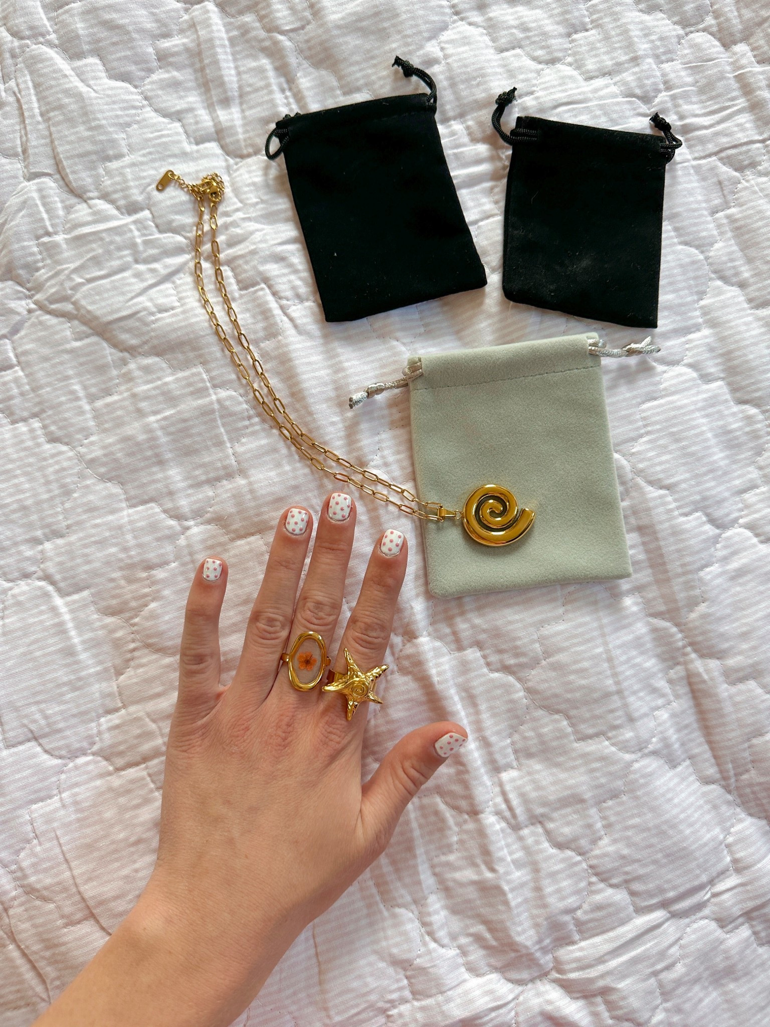 just got the cutest new jewelry pieces from Amazon! 💖 



Amazon jewelry, Amazon finds,

#LTKSeasonal #LTKFindsUnder50 #LTKStyleTip