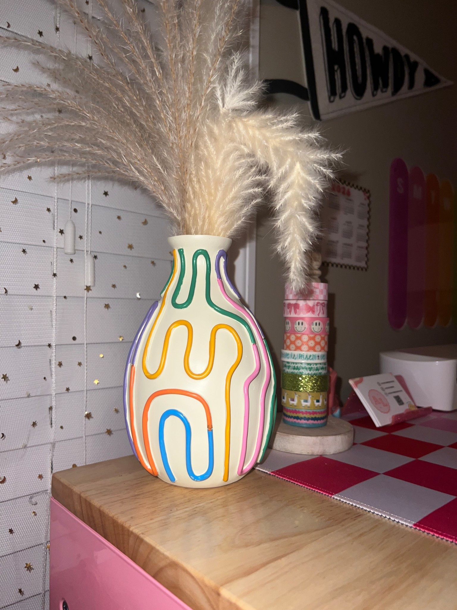 This vase is everything 🤩 all the artsy vibes - perfect for my craft room 🎨💖✂️ under $25!!

#LTKHome #LTKspring #LTKSeasonal