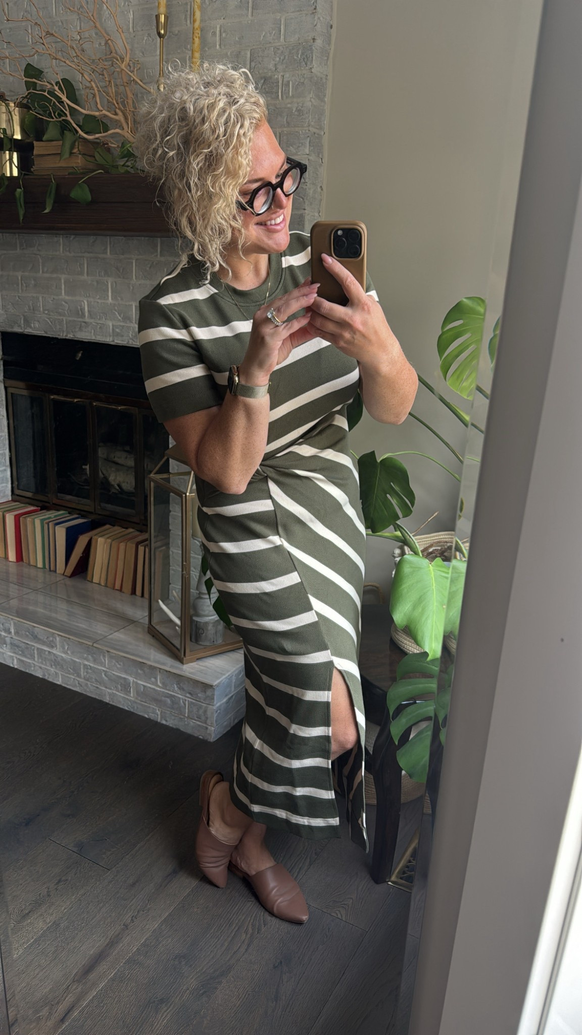 My favourite dress in a short sleeve version! Also comes in a shorter length with no slit. 
I got so many compliments on this one today. Wearing a small. LOTS of stretch and hits on all the right places. 
Would be a perfect wedding guest dress that can be dressed up or down  

#mothersday #ltkmom #dress #springdress #mididress

#LTKspring #LTKwedding