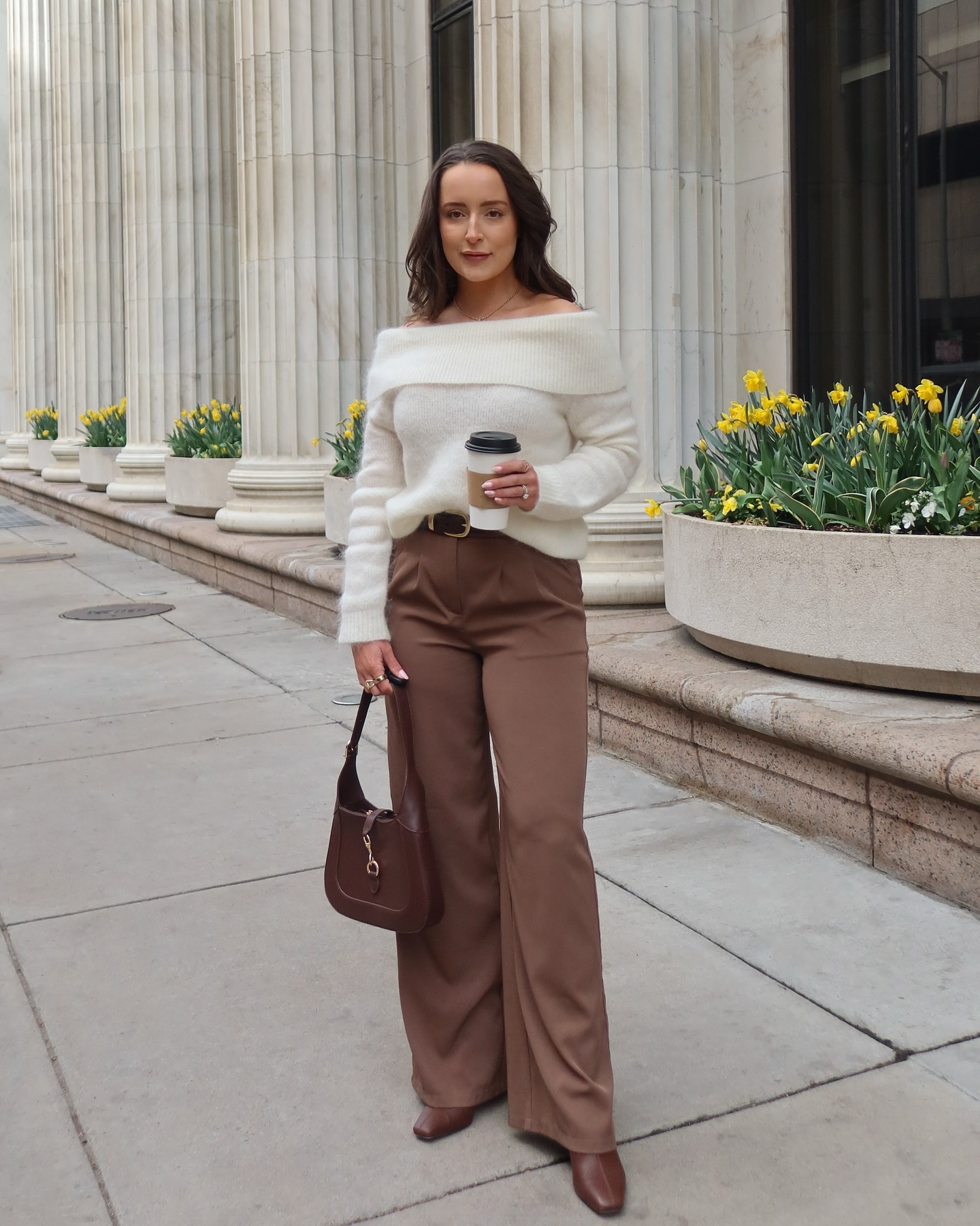 We’ve officially hit the days where we freeze in the morning and bake in the afternoon 🌼🤎
.
.
.
.
Spring aesthetic, spring outfit inspo, easy outfit ideas, Pinterest moodboard, off the shoulder sweater, early spring style #springoutfitideas #springootd #springstyle #sezanelovers #sezane