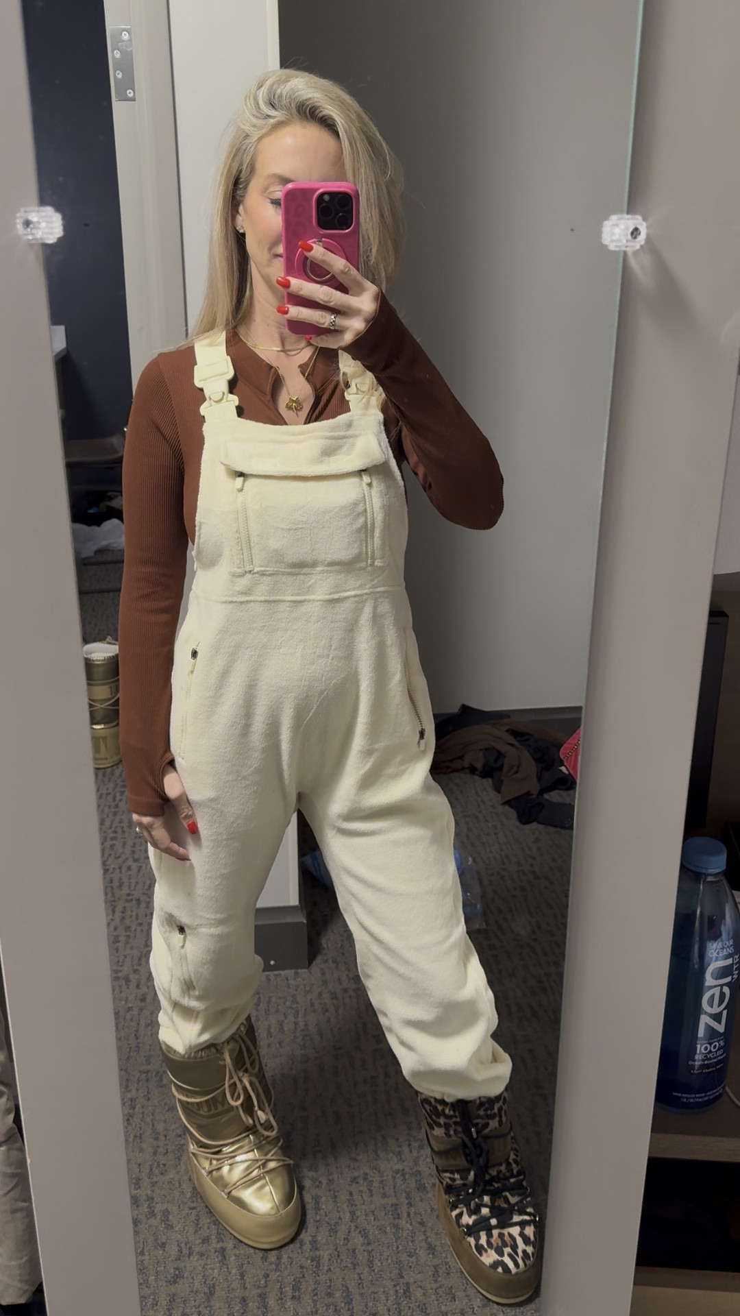 This full body suit + fleece overall combo kept me super warm & comfy in MT ❄️
FP lookalike slope overalls. Coveralls. Snow vacation. Winter wear. 

Wearing a Med in this Bumpsuit. Size up if in between  

#LTKSaleAlert #LTKFindsUnder50 #LTKActive