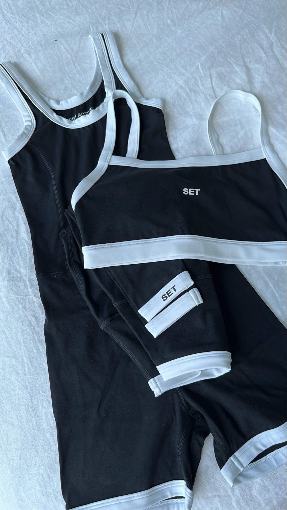 Y’all know I’m a Set Active GIRLY and I am beyond obsessed with this set!! Loving the contrast so much🖤🤍

#LTKstyletip #LTKfit #LTKunder100