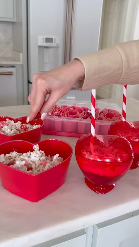 Valentine’s Day gift ideas / Valentine’s Day party 







Gifts for kids 
Teacher gift 
Snackle box 
Target finds 

#LTKFindsUnder50 #LTKSeasonal