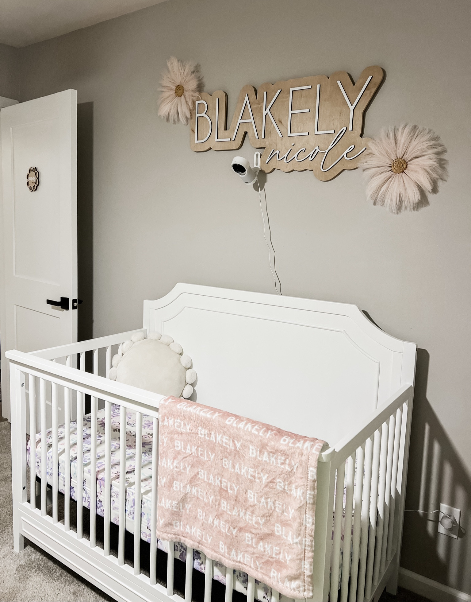 Baby girls name is finally up! Absolutely love the way this turned out 🤍 

Flowers are from hubby lobby and come in grey and white as well!

Baby girls nursery, girl nursery, baby girl room decor, baby girl name signs, baby girl, girls room, personalized decor