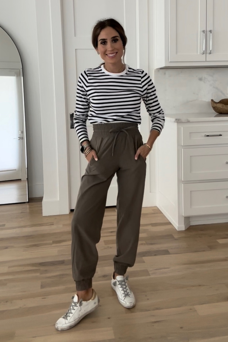 Stripe fee size xxs, joggers size xxs short fall outfit idea 

#LTKfindsunder50 #LTKfindsunder100 #LTKSeasonal