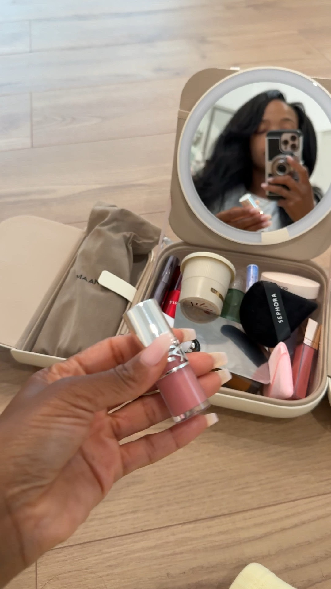 ✨ I’m really picky when it comes to lip gloss because I can’t stand anything that feels sticky. A good gloss should give you that beautiful shine without your hair getting stuck to your lips every five seconds. These are the ones I keep reaching for because they feel comfortable, look amazing, and give the perfect glossy finish without the sticky feeling. 

Soy súper exigente con los glosses porque no me gustan los que se sienten pegajosos. Estos dejan un brillo precioso, se sienten cómodos y dan el acabado perfecto sin esa sensación incómoda en los labios. 💄

Follow me on Instagram and YouTube
@kirasfashionfinds

#LTKBeauty #LTKgrwm #LTKvlog