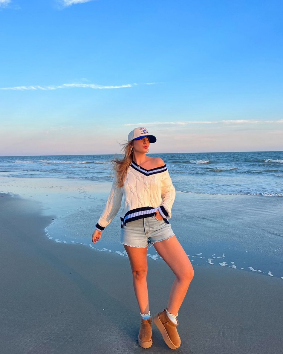 Casual Ugg Boots Outfit for Fall

Sweater, Casual Outfit, Ugg Boots, Fall Fashion, Fall Outfit

#LTKShoeCrush #LTKSeasonal #LTKStyleTip