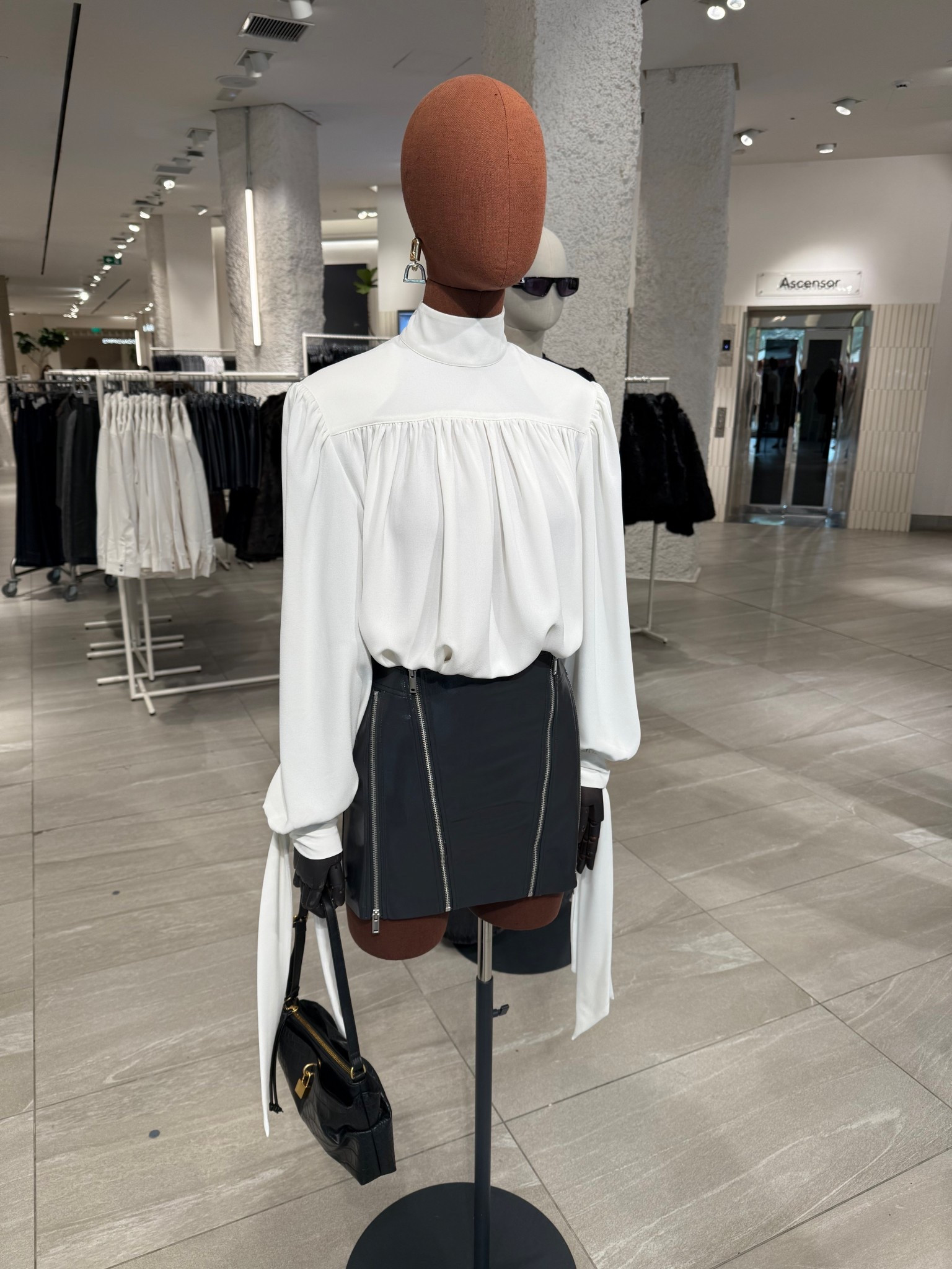 GIRLS NIGHT OUT🍸
Tags: high neck turtleneck blouse blusa h&m faux leather black mini skirt zip details bag croc two tone earrings fashion autumn special occasion date night dinner drinks outfit ideas city break Parisian style chic women’s party festiveal

#LTKdatenight #LTKstyletip #LTKbag