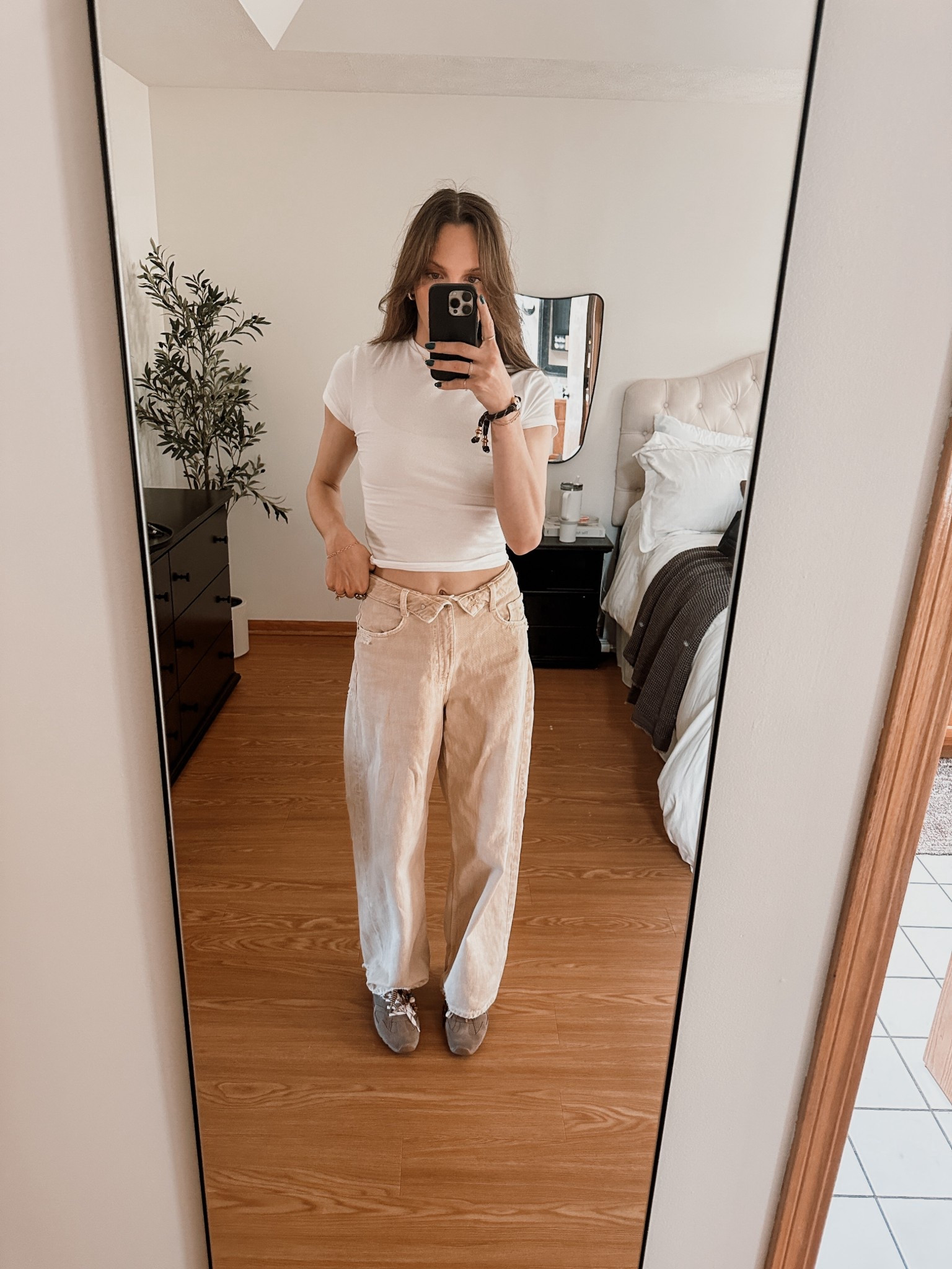 I’m obsessed with these Zara jeans! Can’t link but so chic! Linking shoes and everyday white tee

#LTKdayinmylife #LTKootd