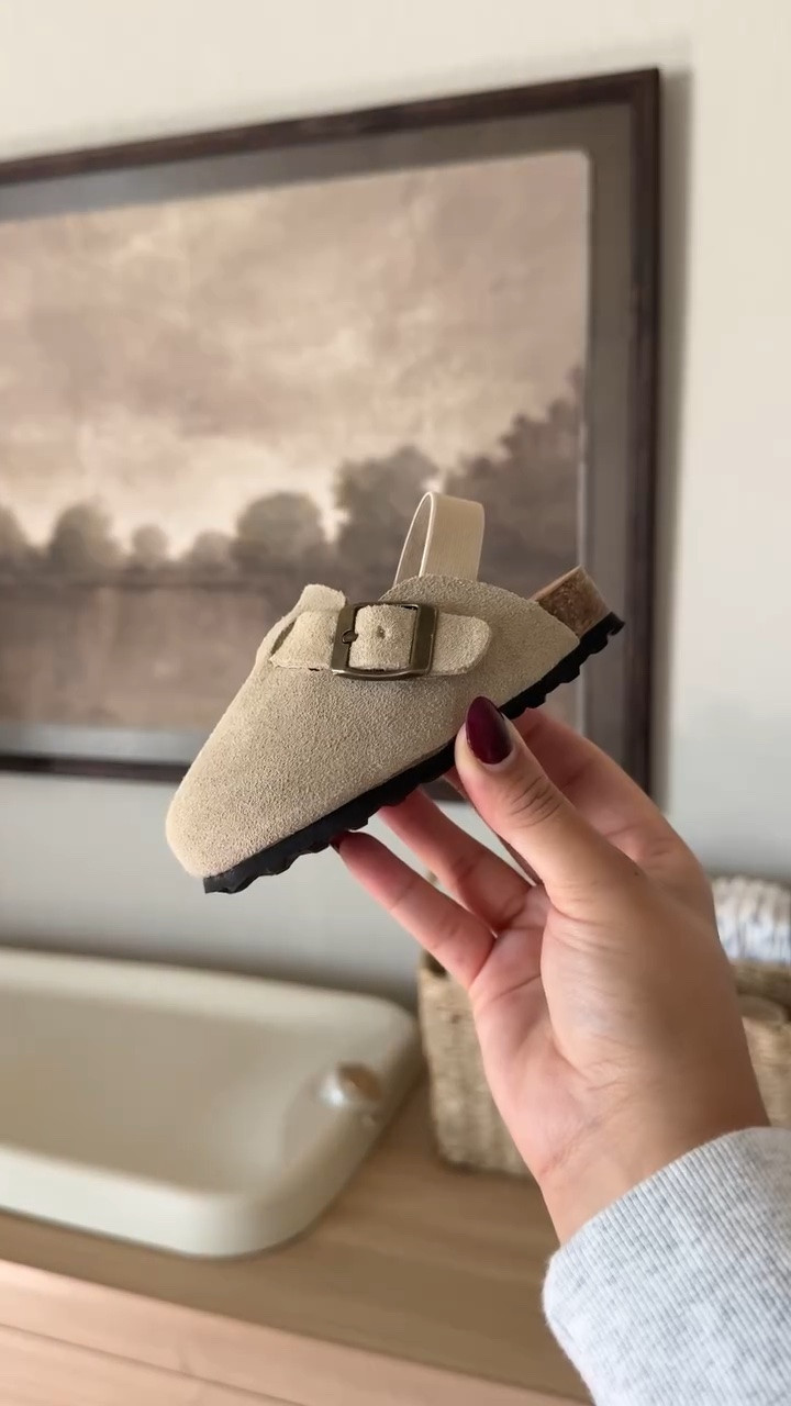 your sign to get your baby or toddler clogs for fall 🤎🧸🍂 comment “shop” for the link! 🫶🏼 

#toddlerfinds #toddlerfavorites #momsofinstagram #babyfinds #toddleroutfit 

toddler shoes
baby shoes 
baby outfit ideas 
toddler outfit ideas 
toddler fall outfits
fall outfits 
toddler must haves 
toddler amazon finds 
baby amazon finds 
boy mom 
boy mom of 2