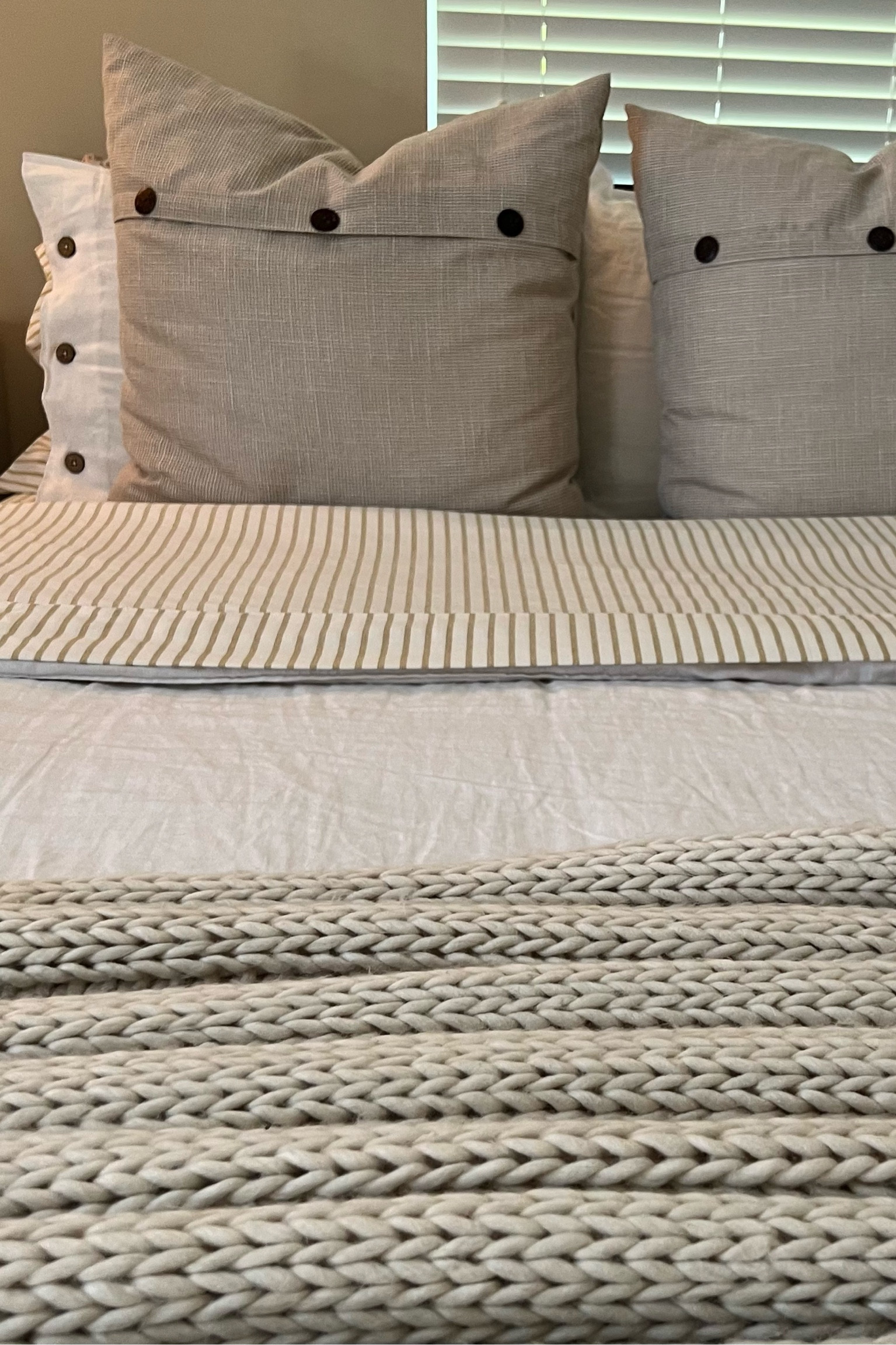 Bedding refresh from Amazon🤍

#bedroom #whitelinens #devetcover #neutralaesthetic #cleangirl #amazonfinds #chunkyknitblanket 

#LTKfindsunder50 #LTKhome #LTKsalealert