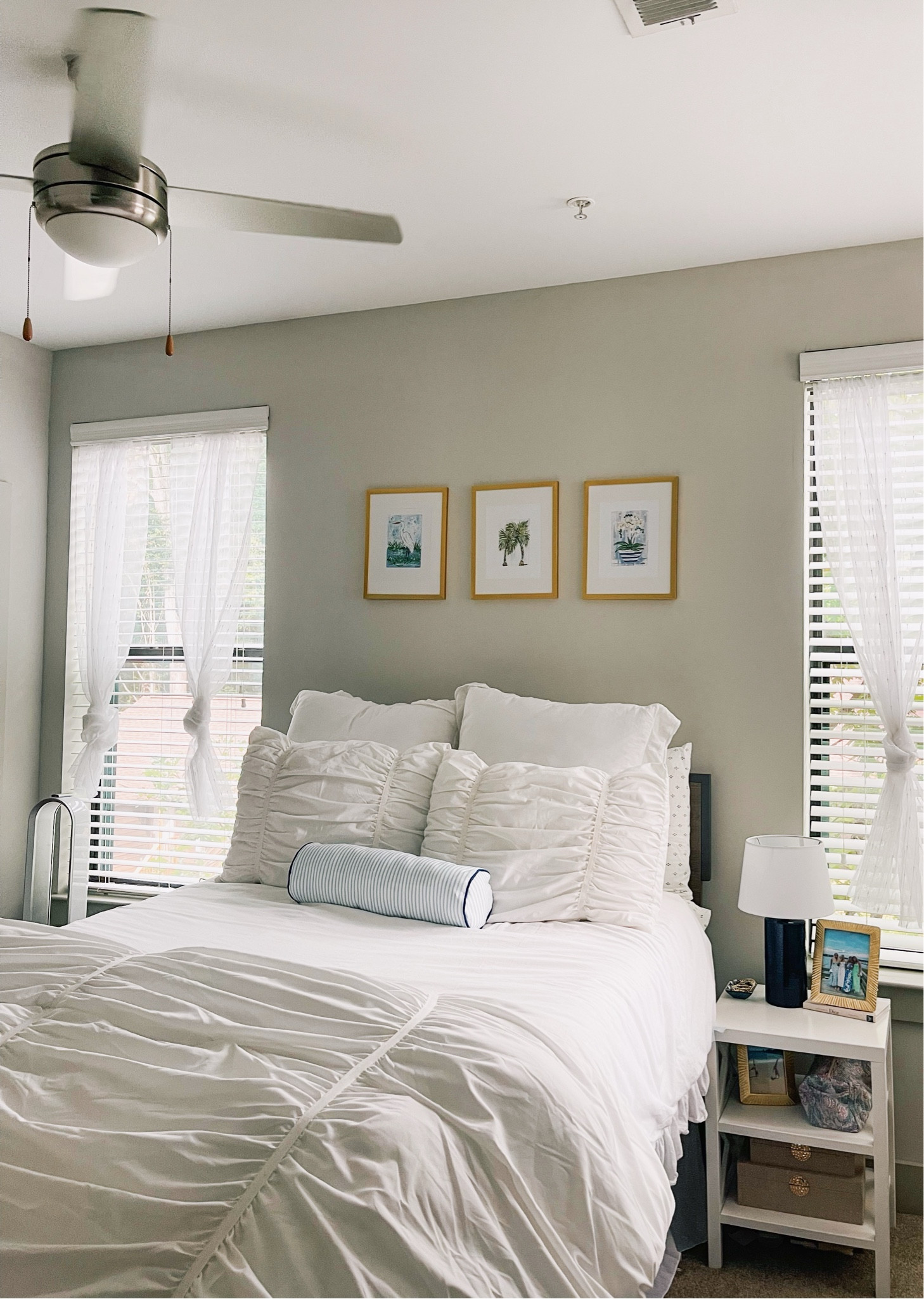 My senior year room!!! 🥹
Art is from @richardsonangels1 on IG