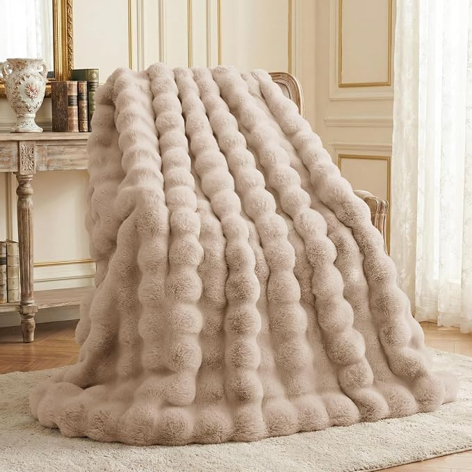 L'AGRATY Faux Fur Throw Blanket: 50" x 60" Luxury Soft Fluffy Rabbit Fur Blankets Twin for Couch ... | Amazon (US)