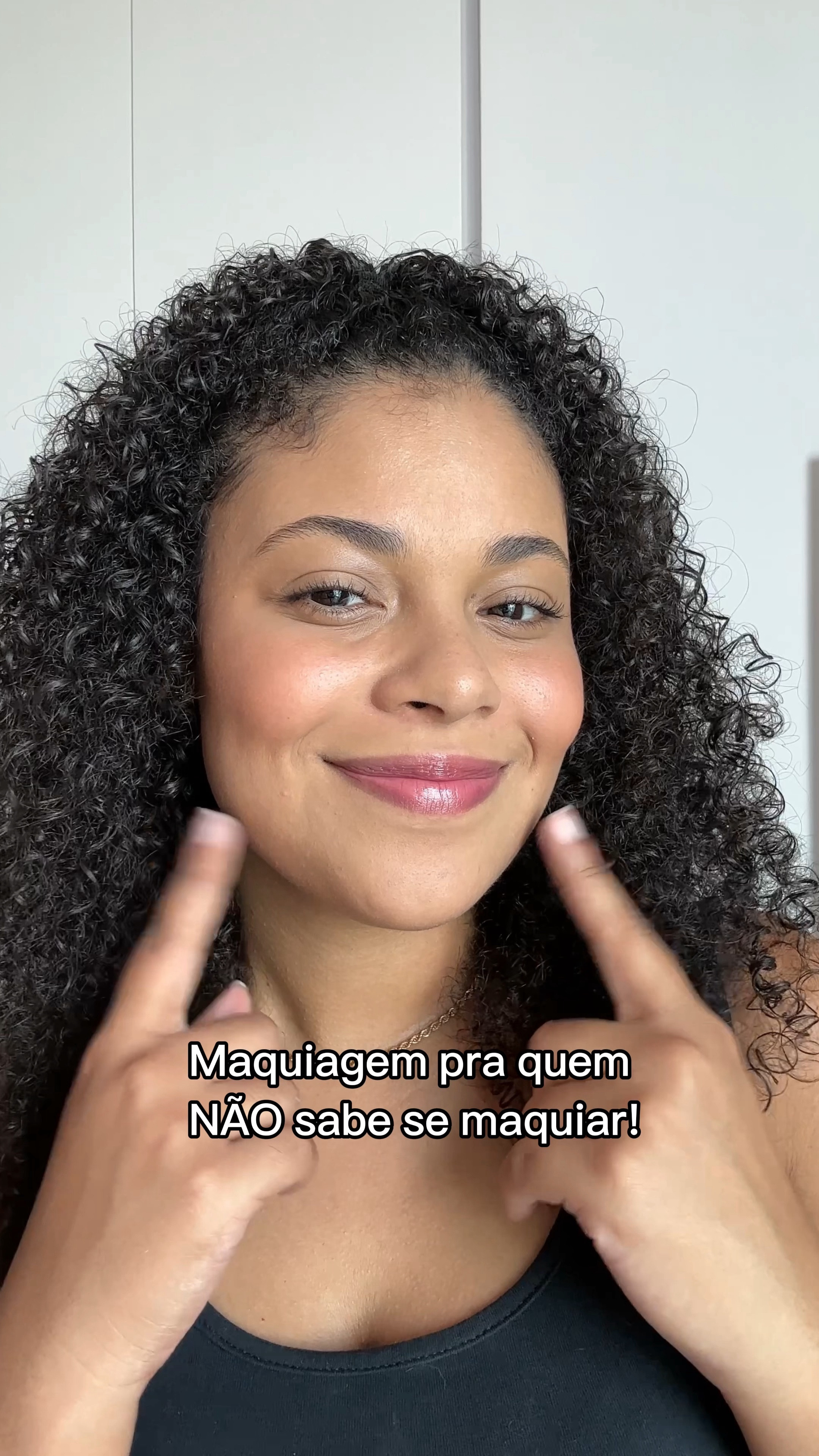 Maquiagem pra quem não sabe se maquiar!  
Produtos usados: 
Base Daily Tint Cream cor 35 da Niina Secrets,
Blush Magnólia da Bruna Tavares, 
Pó translúcido da Océane, 
Gel de Sobrancelhas da Dailus,
Tint Gloss cor Fire da Boca Rosa,
Esponjinha da Niina Secrets
#LTKBrazil #TeoriaNaPratica2LTK


#LTKbrasil #LTKbeauty