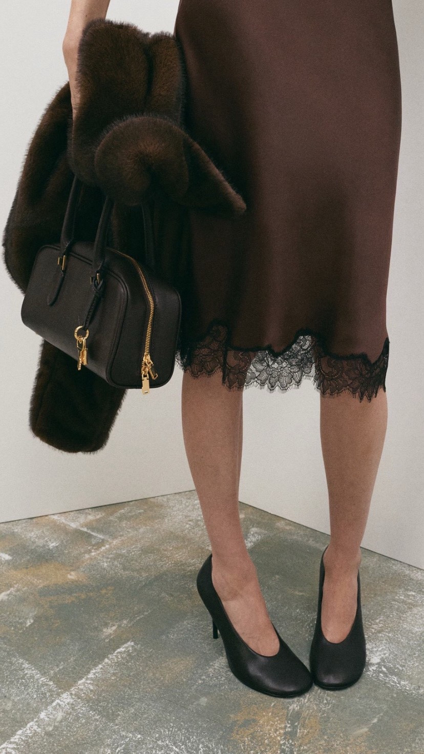 Workwear 🤎

𝐻𝒾𝒾𝒾, 𝓁𝑜𝓋𝑒𝓁𝓎! 𝐹𝑜𝓁𝓁𝑜𝓌 𝓂𝓎 𝓈𝒽𝑜𝓅, 𝒶𝓃𝒹 𝑔𝑒𝓉 𝓂𝓎 𝑒𝓍𝒸𝓁𝓊𝓈𝒾𝓋𝑒 𝒶𝓅𝓅-𝑜𝓃𝓁𝓎 𝒸𝑜𝓃𝓉𝑒𝓃𝓉! 𝒮𝑜 𝑔𝓁𝒶𝒹 𝓎𝑜𝓊'𝓇𝑒 𝒽𝑒𝓇𝑒. 

chic, aesthetic, minimalist style, home, decor, ootd, dupe, y2k, boho, Amazon, Amazon fashion, Amazon home, Amazon beauty, winter home, winter decor, winter interior, winter fashion, winter style, holiday, seasonal, Valentine’s Day #workwear #heels #coat #bag #boots 

#LTKgrwm #LTKootd #LTKWorkwear