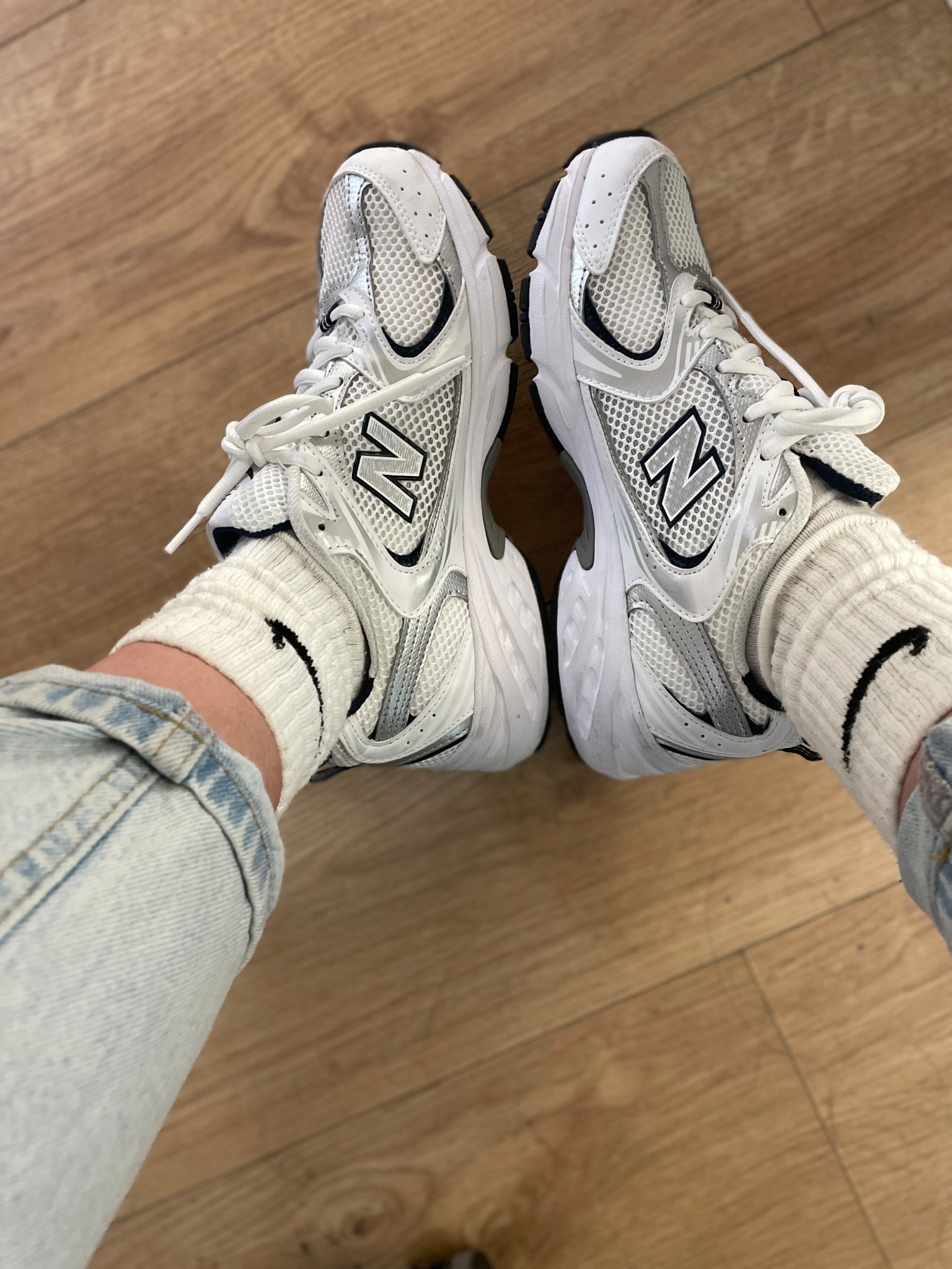 If you’ve ever slipped on New Balance, you know 👌 These sneakers aren’t just a trend, they’re hands down some of the most comfortable shoes you’ll ever own. Lightweight, cushioned, and designed for all-day wear, they beat out most sneakers I’ve tried.