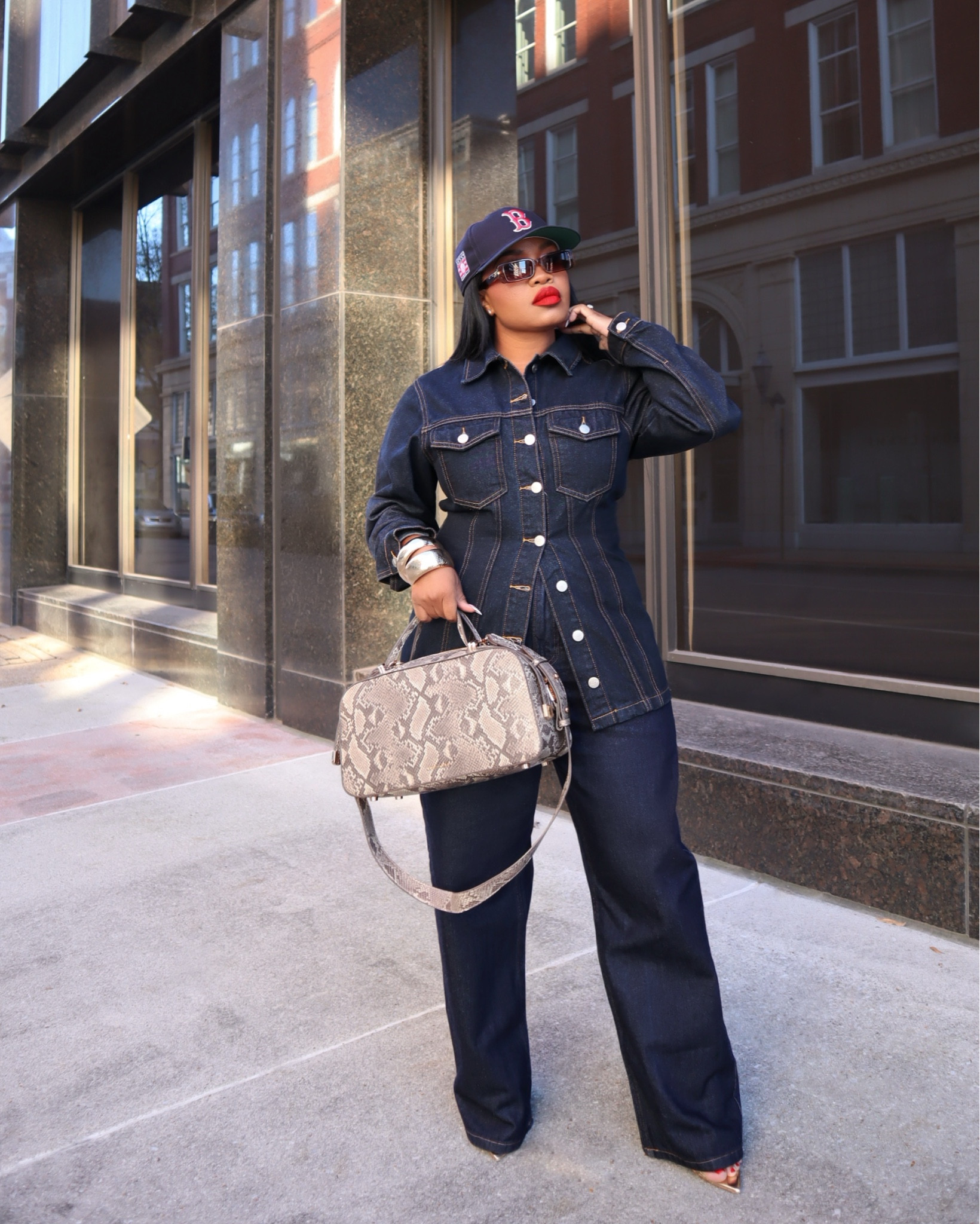 Back with another all denim look, but this season..dark washes are making a statement! 🤩 

The cinched waist denim jacket had zero stretch so be sure to size up! 

#LTKFindsUnder100 #LTKSaleAlert
