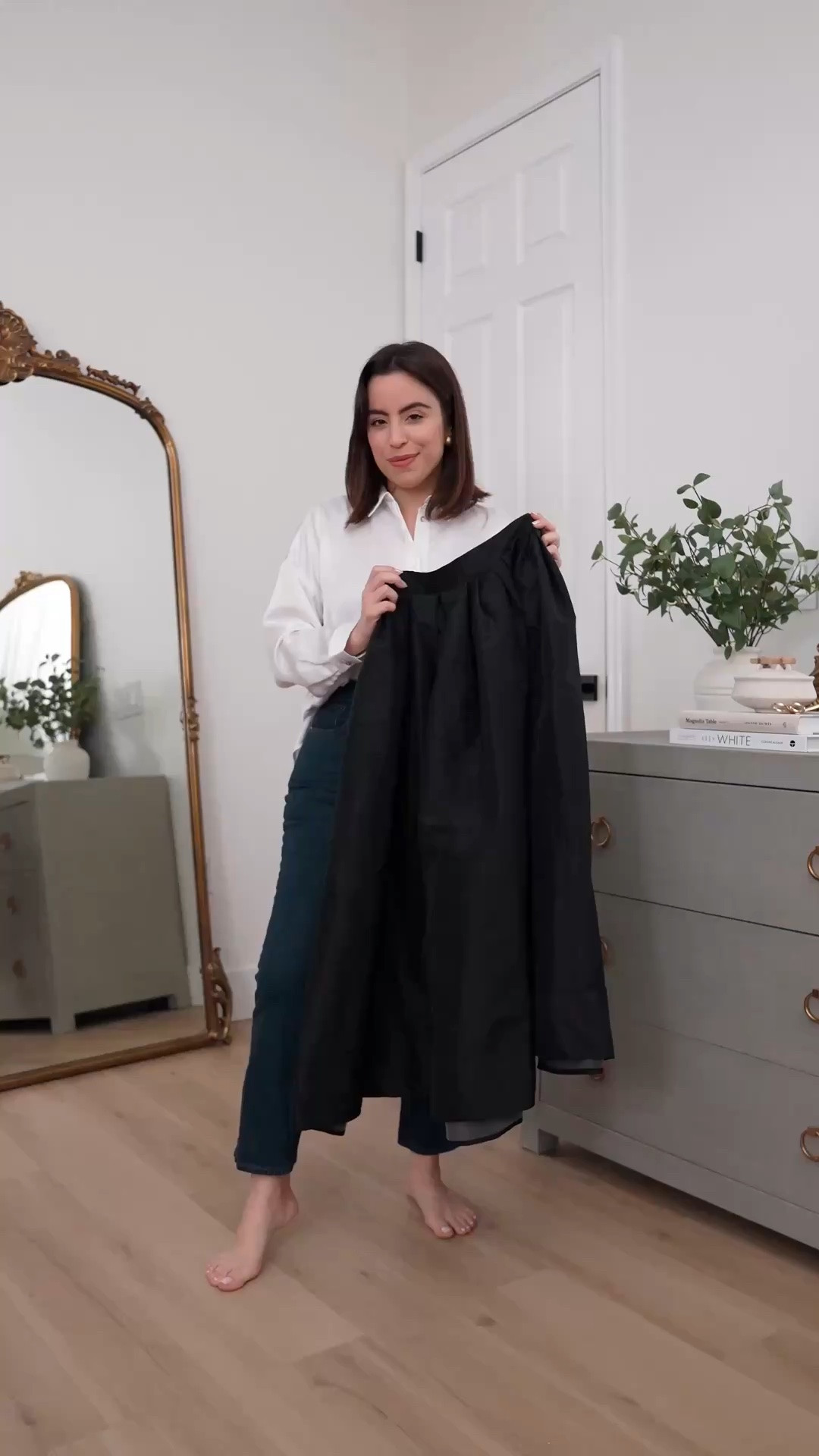 This full midi skirt and black bodysuit combo is giving all the Audrey Hepburn vibes and I honestly can't stop wearing it! Such a timeless and effortlessly chic look!

midi skirt, wide waist belt, clear heels, black handbag, pearl earrings, classic style, old money aesthetic, vintage inspired

#LTKfoodie #LTKPetite #LTKU