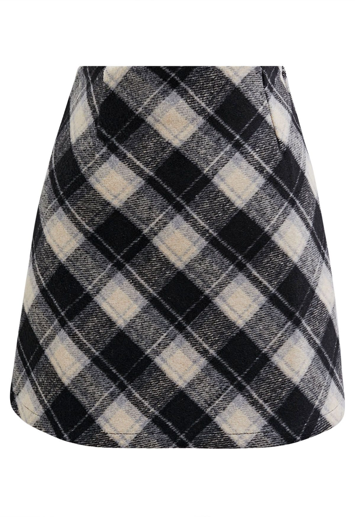 Iconic Plaid Pattern Mini Bud Skirt in Black | Chicwish