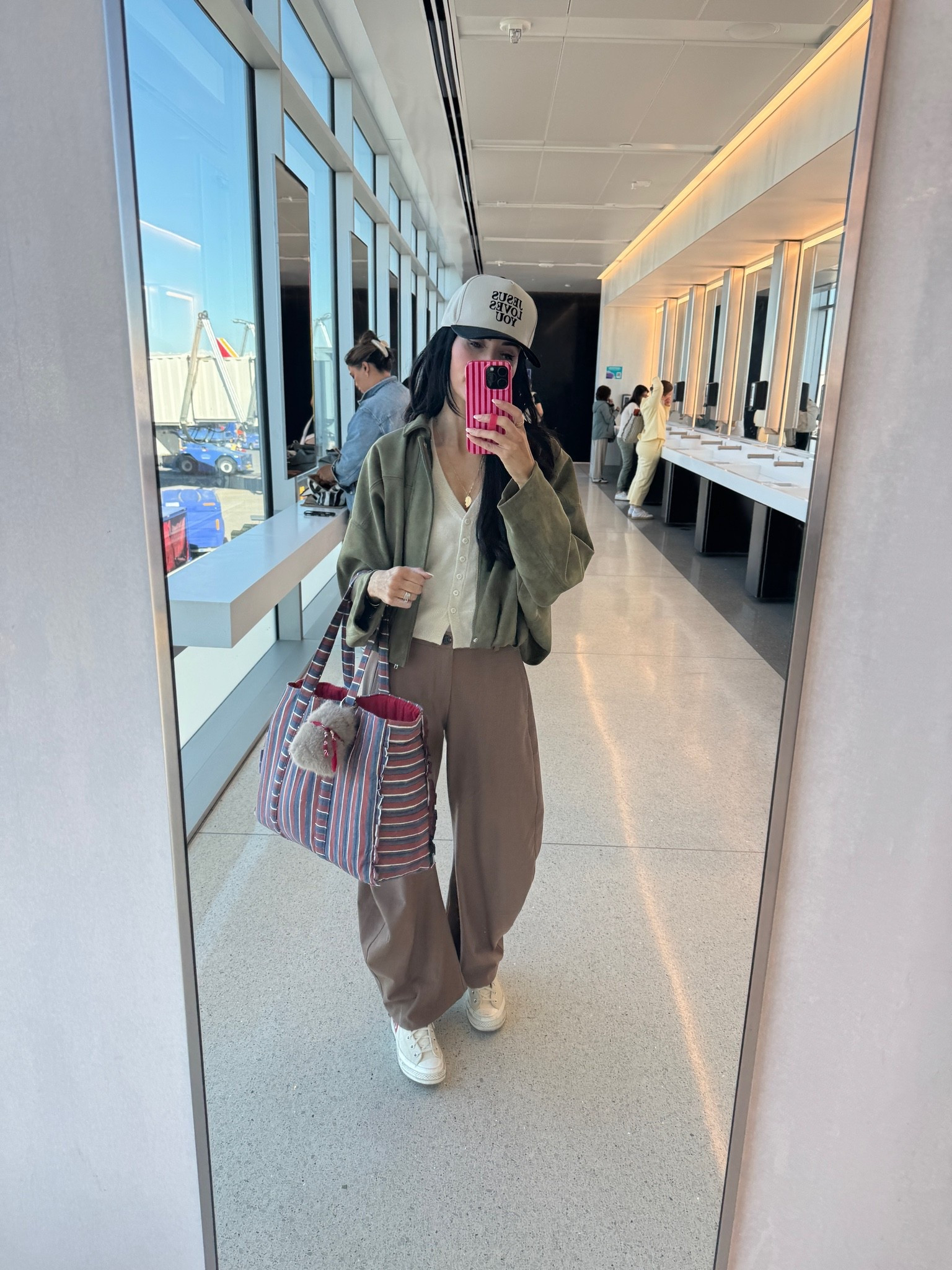 Travel outfits don’t have to be sweats!