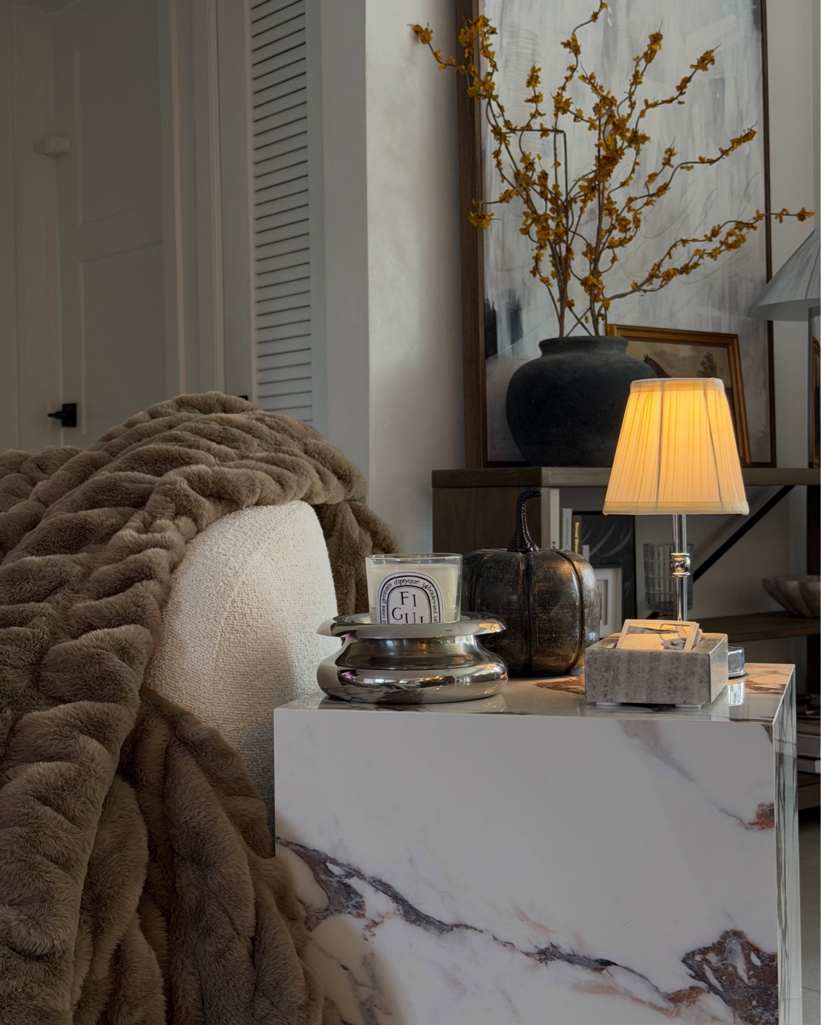 A sprinkle of fall 🧸🍂💫🤎 

Slowly transitioning to a cozier vibe and feeling like my favorite time of the year is finally right around the corner ✨ 

#homeinspo #falldecor #fallstyle #cozyseason #home