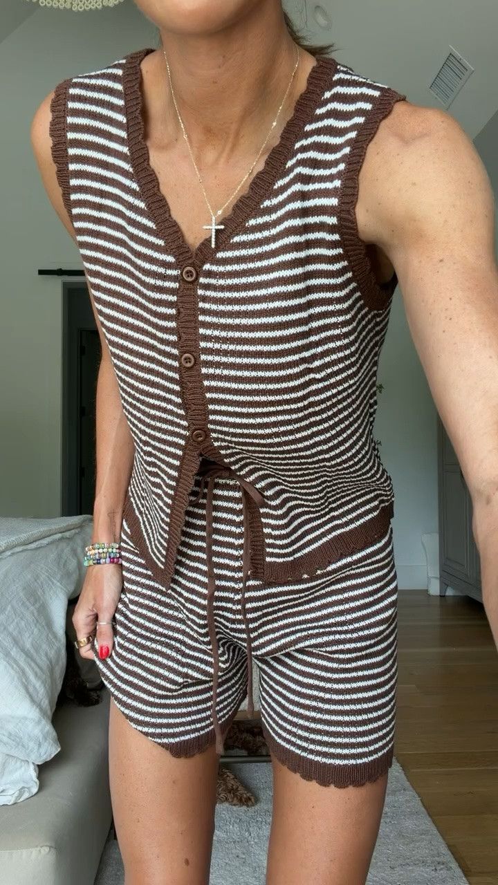 Stripes, scallops, and neutrals?! Yes please! 😍 cutie amazon matching set that you can wear as an outfit or over your swimsuit! ☀️