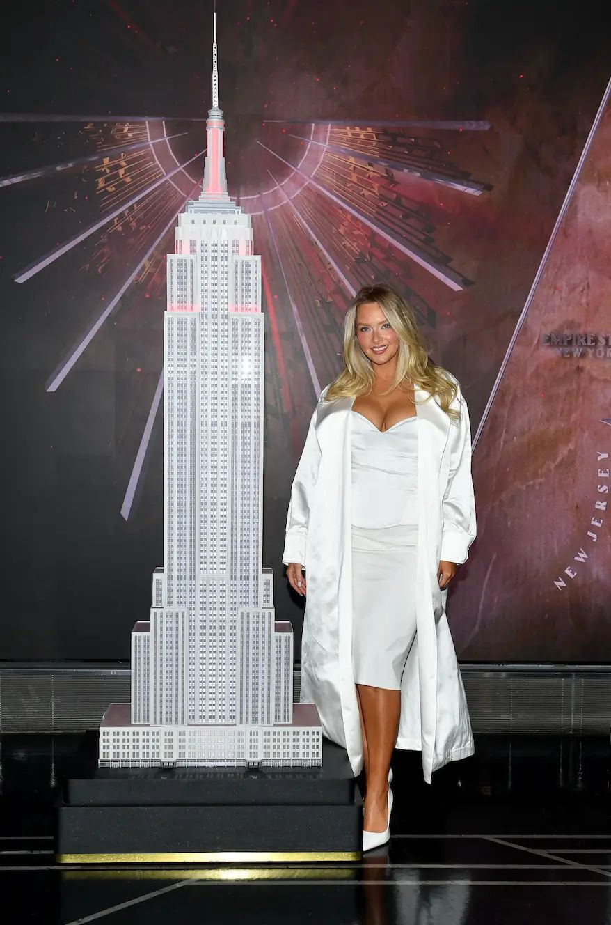 Camille Kostek inspired by Marilyn Monroe 🤍