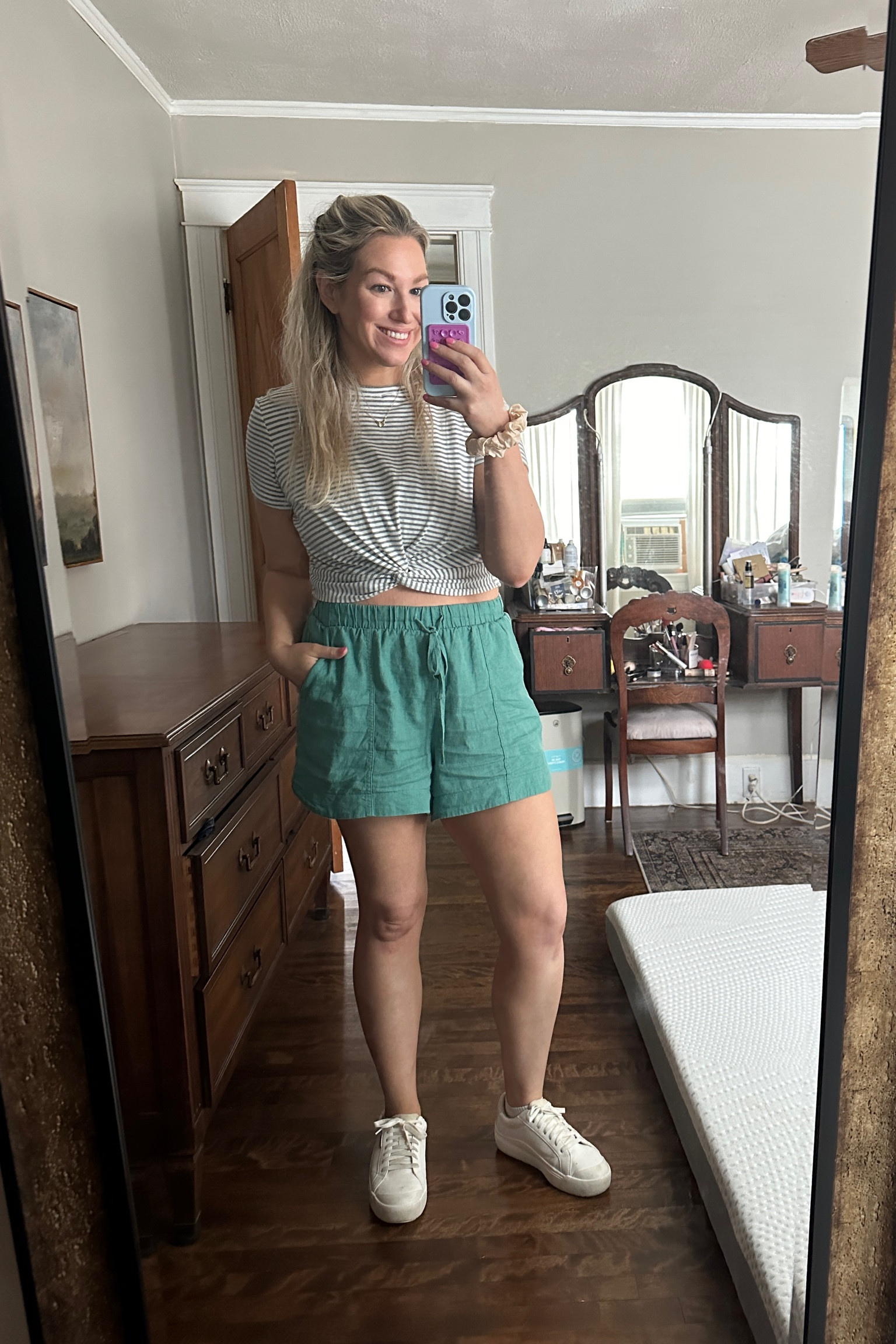 Cute + comfy momfit of the dayy

#LTKFamily #LTKFindsUnder50 #LTKActive