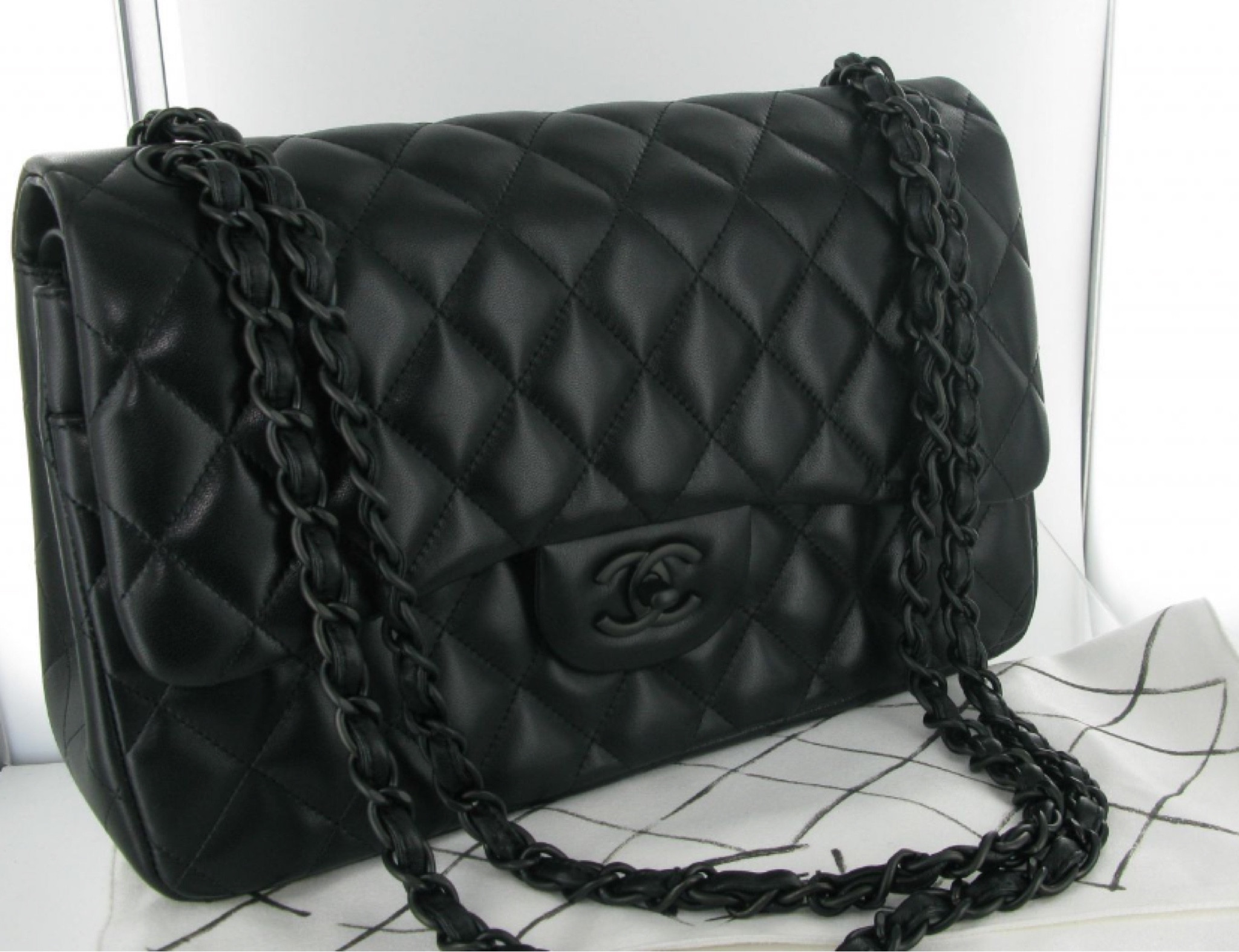 Chanel Black on black hardware 🖤 $86 https://bit.ly/3jpnscL #dhgate

#LTKSale #LTKunder100 #LTKitbag