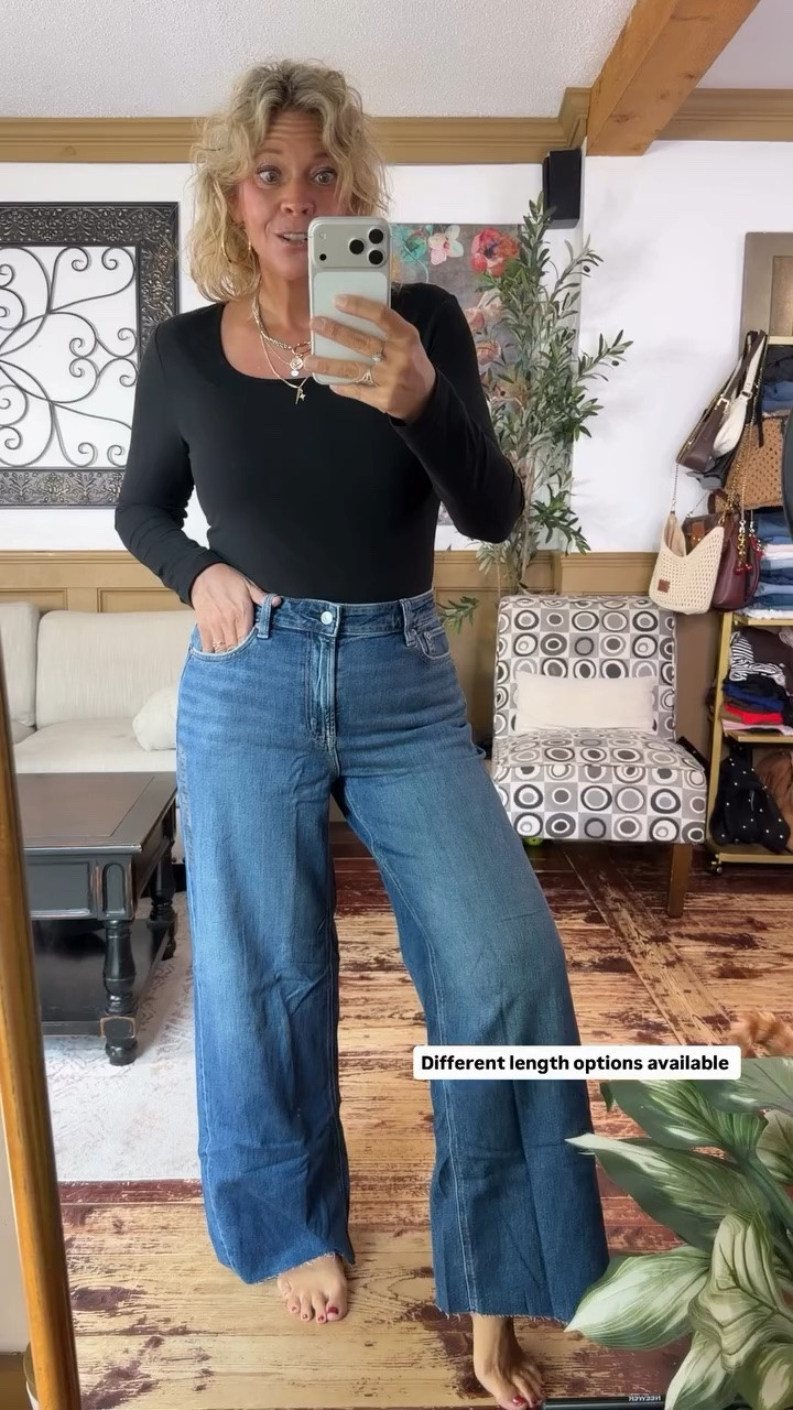 Different length options available: size -0 in these raw hem wide leg jeans. I’ll link the non raw hem style as well.

#LTKootd #LTKMidsize #LTKOver40