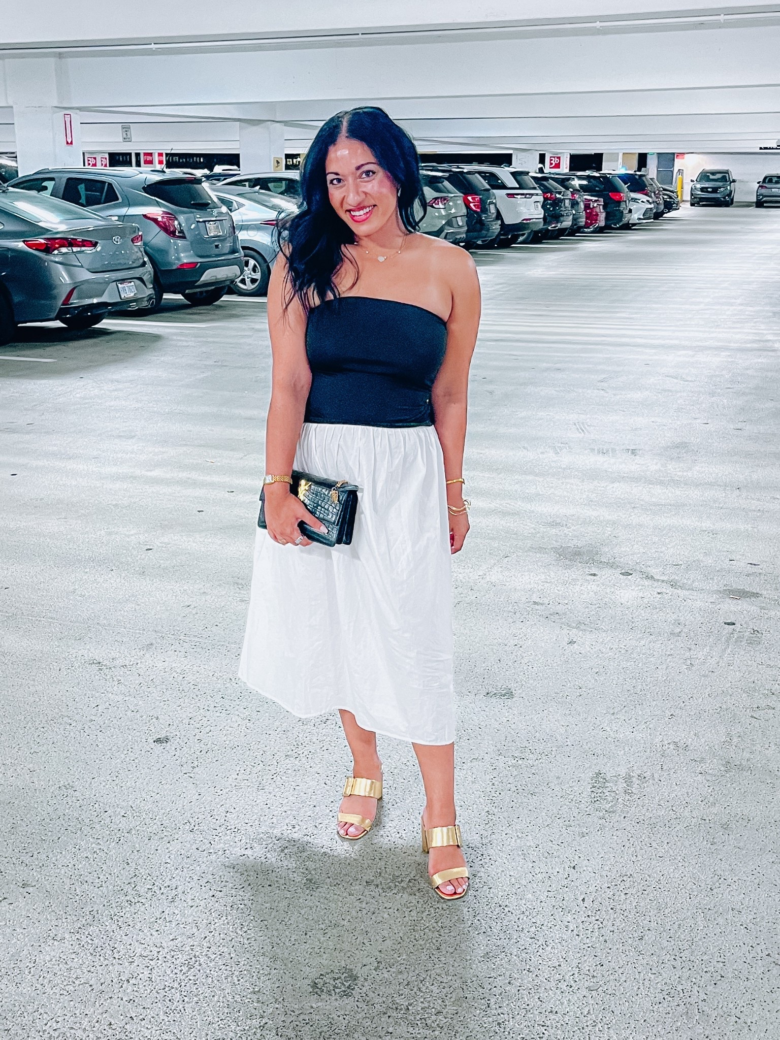 Black + white strapless dress
Holiday dresses
Neutral dress
Date night outfit
Dress options on sale



#LTKHoliday #LTKgrwm #LTKFindsUnder100