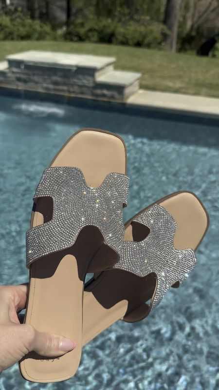The sparkle… 🤩 Grab these $25 sandals for spring and summer and thank me later.
True to size 

#LTKfindsunder50 #LTKshoecrush #LTKxTarget