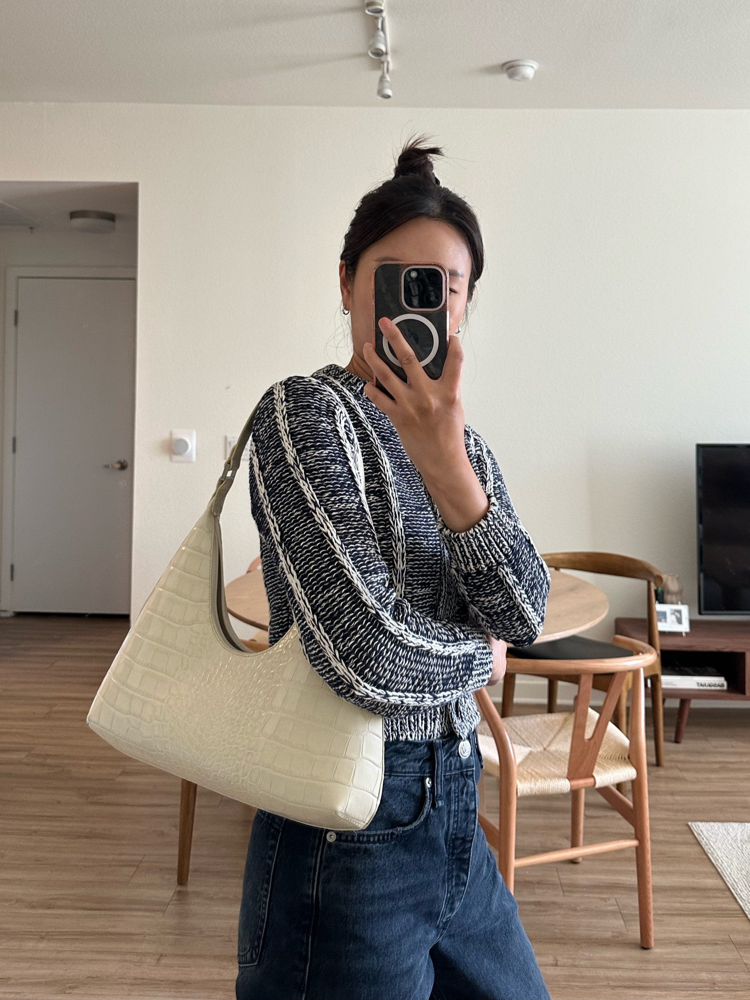 【関税込み】BY FAR ブラック Amber バッグ BY FAR Amber ショルダーバッグ ベイビー | ブラック | FARFETCH JP