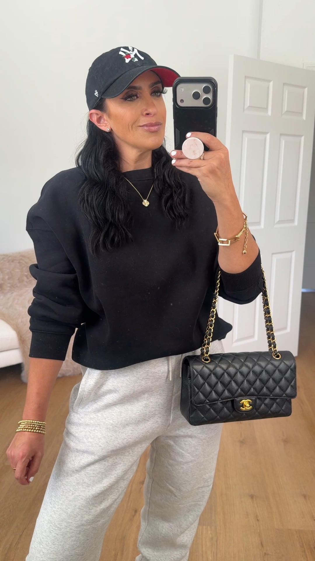 Quince Everyday Fleece Crew wearing size small only $39. Quince Everyday Fleece Joggers wearing size small only $39