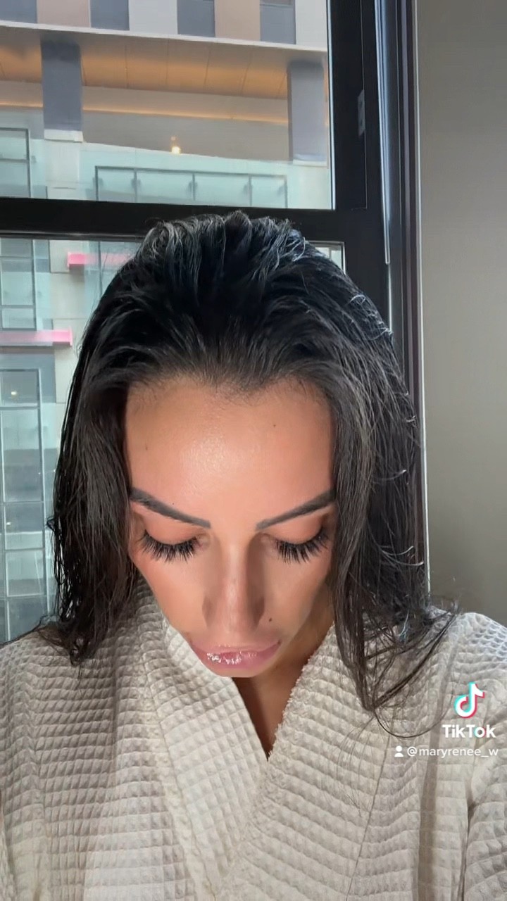 2-week DIY at home lash extension technique with new lashes!

These are a perfect hybrid! They give volume yet natural in all the right ways. They’re 100% faux silk and super comfy. 

LOVING that they’re vegan, cruelty-free, and the packing is 100% biodegradable! 

**also linking all of the products I use for application and removal 🥰

#LTKbeauty #LTKU