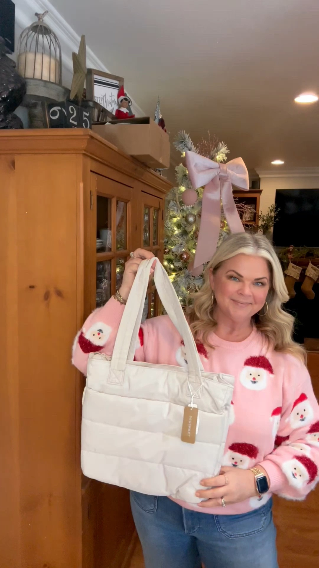 This puffer tote is a great affordable gift for Christmas this year! Travel, work, gym, everyday use & more! Comes in multiple colors too! Happy Gifting🩷