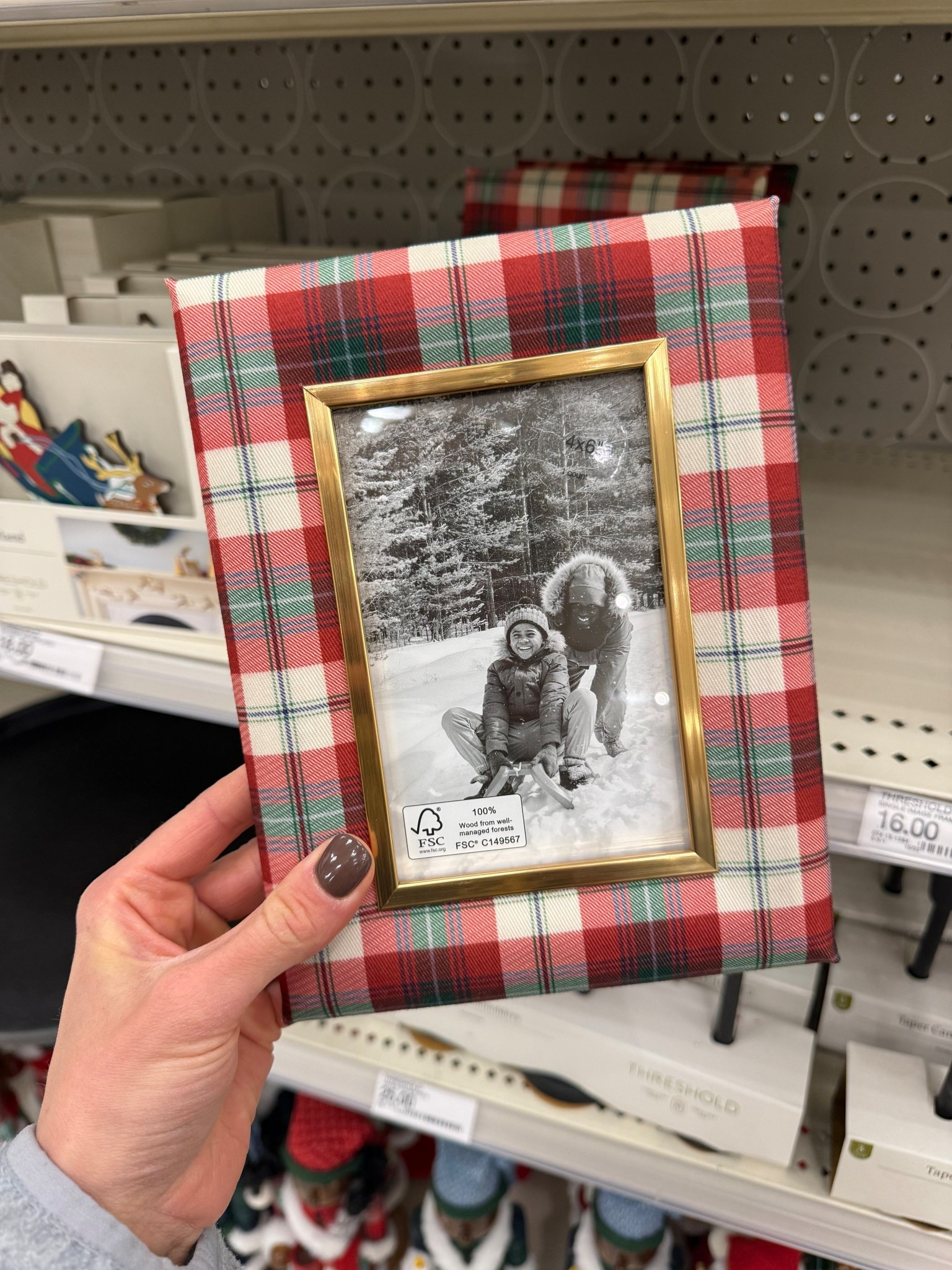 If you’re vibe is the Ralph Lauren Christmas trend this frame is so cute !!